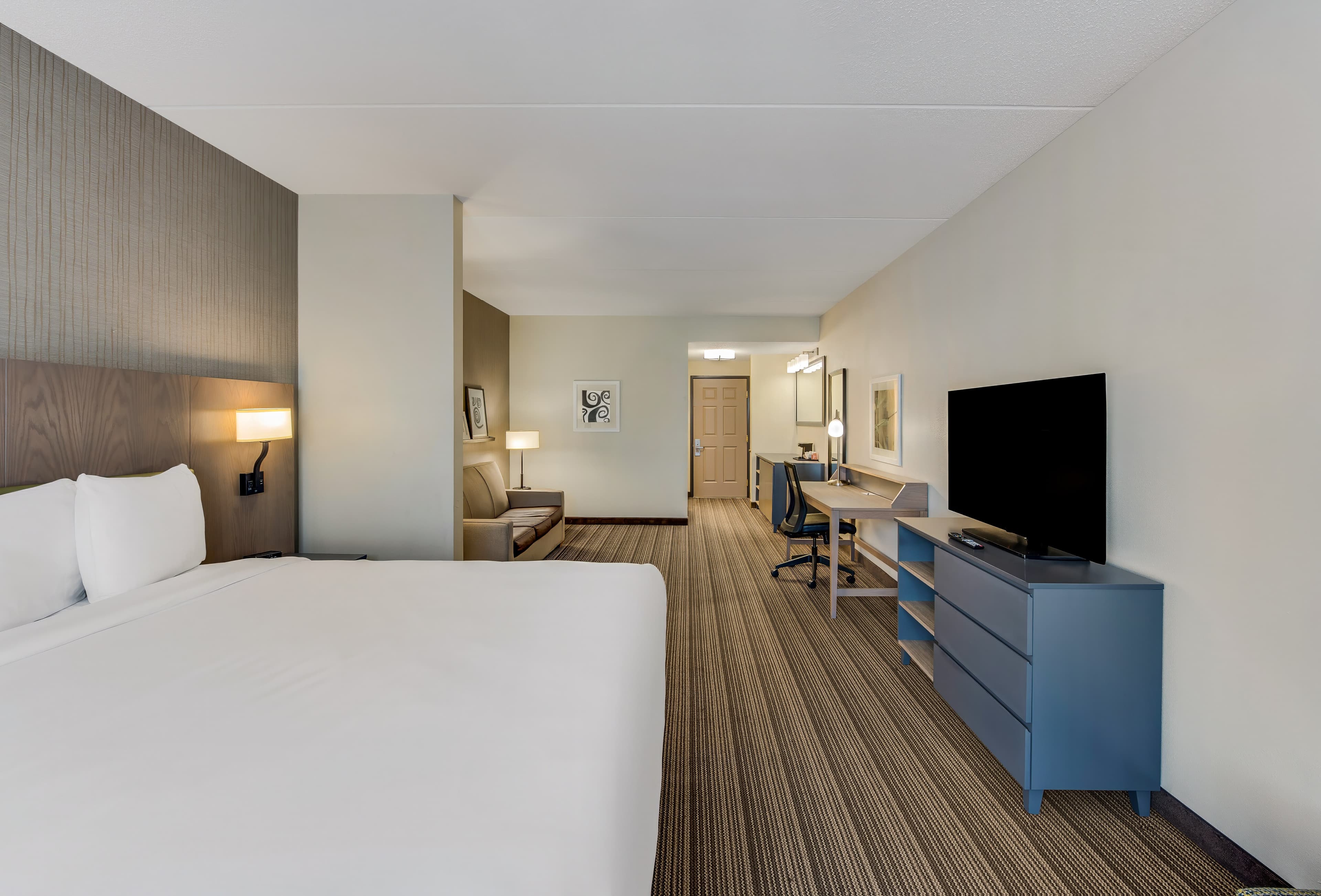 Country Inn & Suites by Radisson, Findlay, OH - Image 3