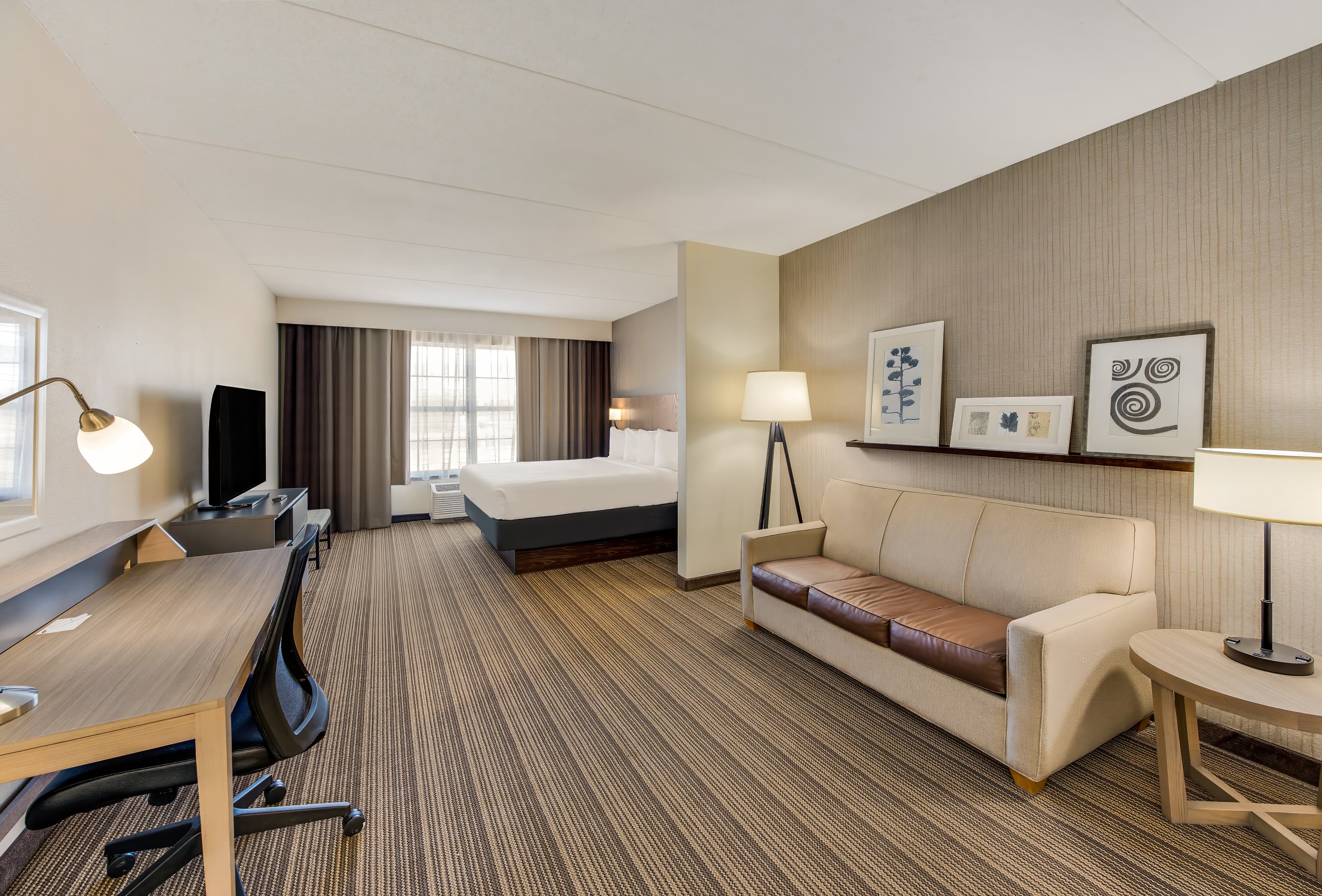 Country Inn & Suites by Radisson, Findlay, OH - Image 1