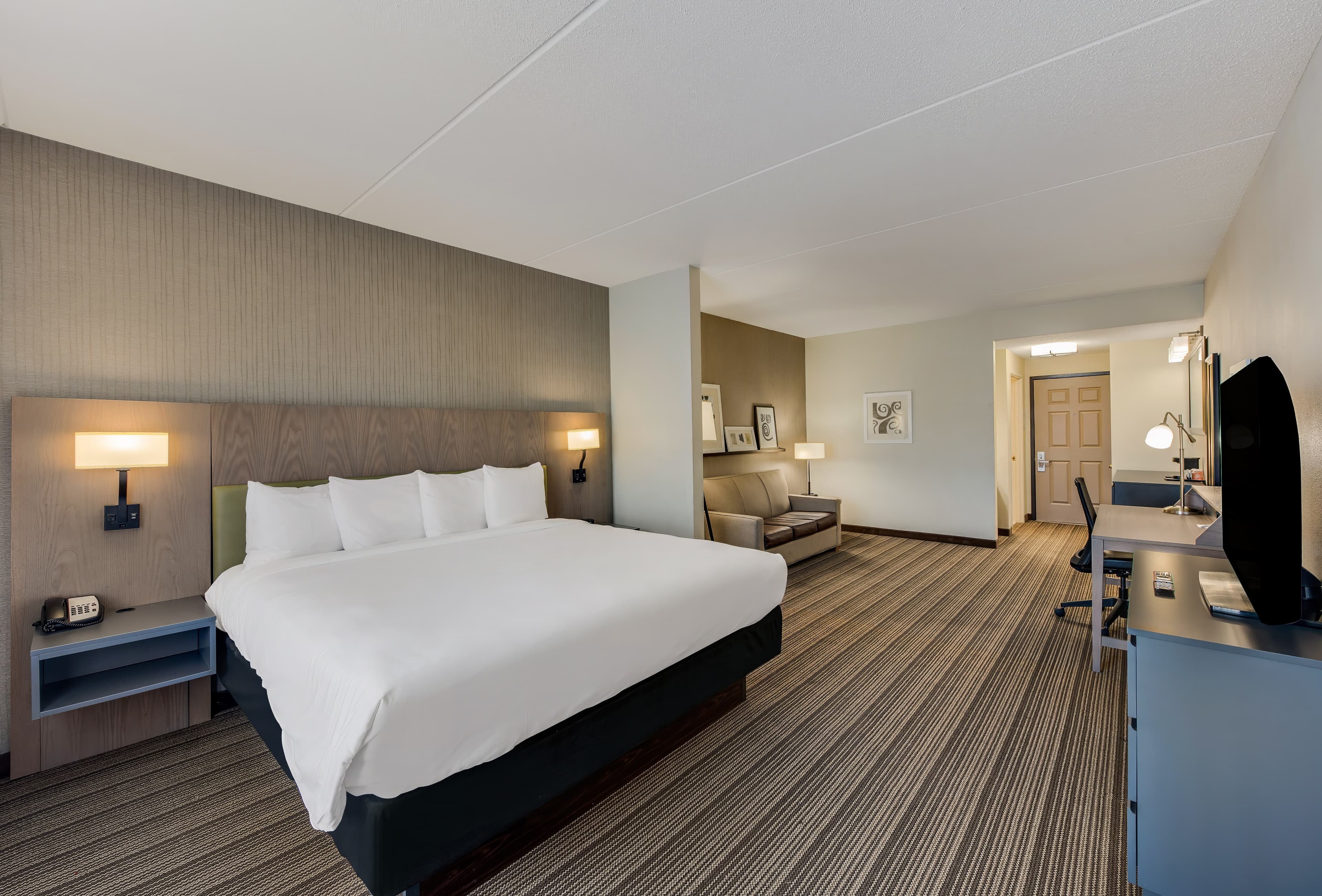 Country Inn & Suites by Radisson, Findlay, OH - Image 4
