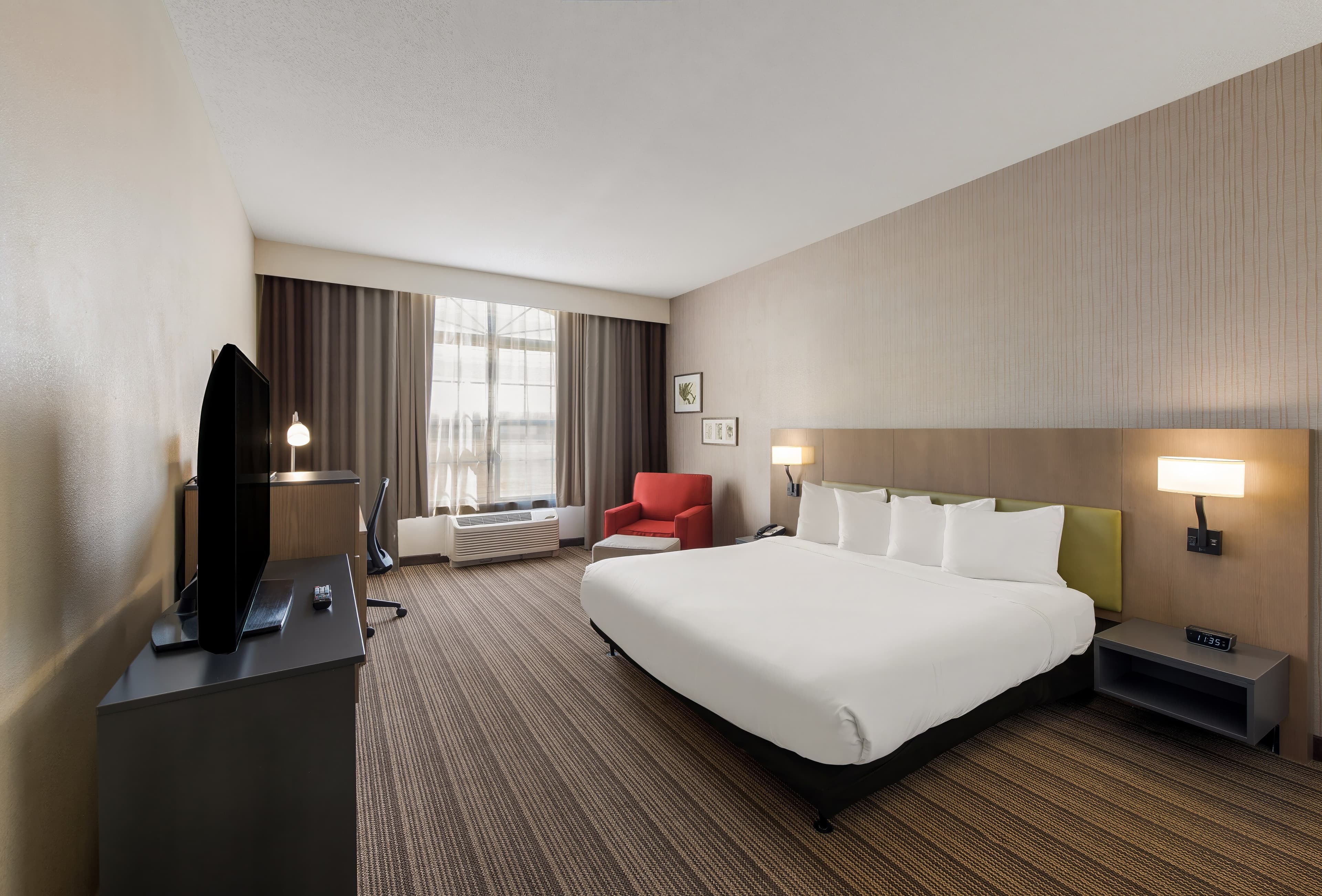 Country Inn & Suites by Radisson, Findlay, OH — 11