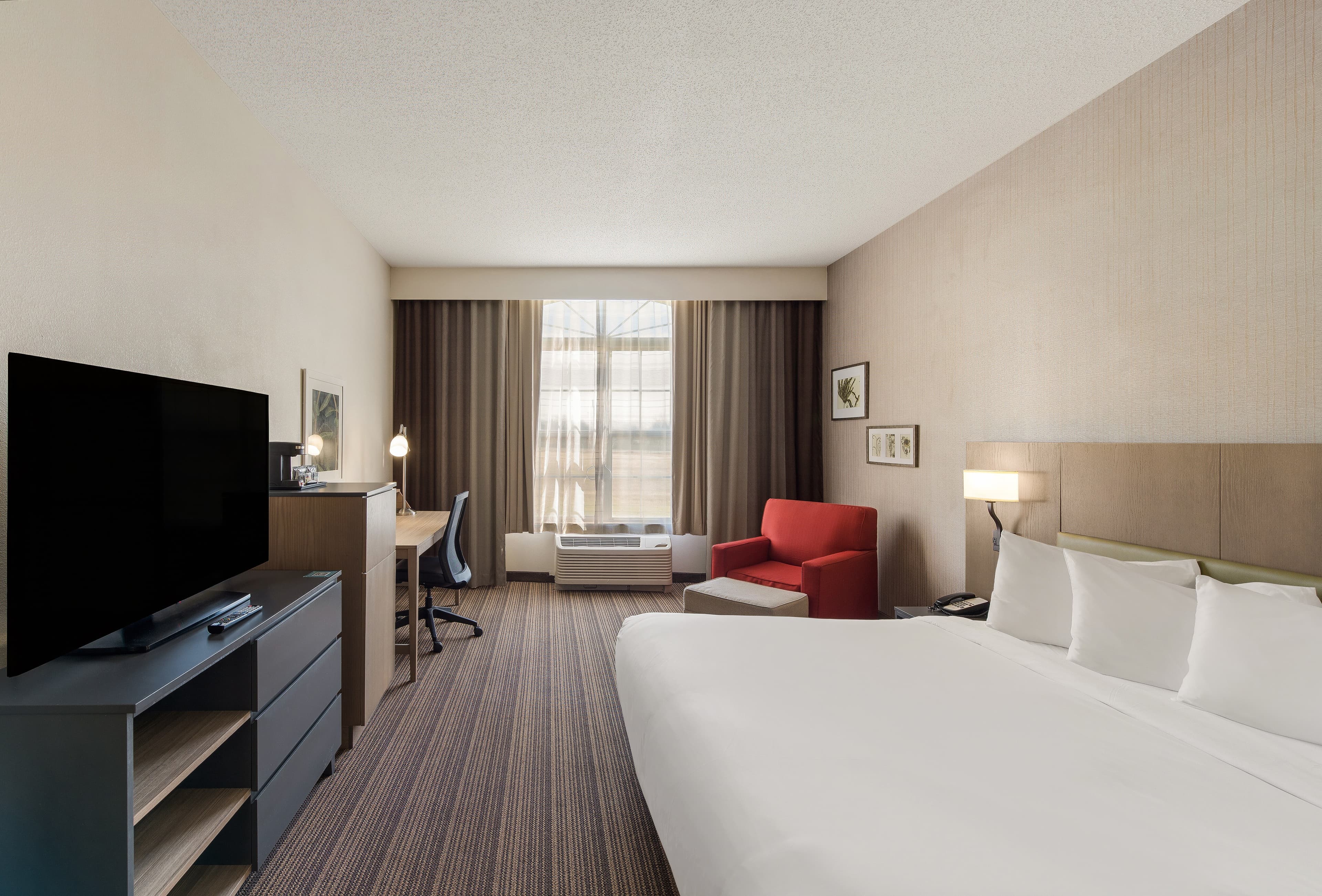 Country Inn & Suites by Radisson, Findlay, OH — 12