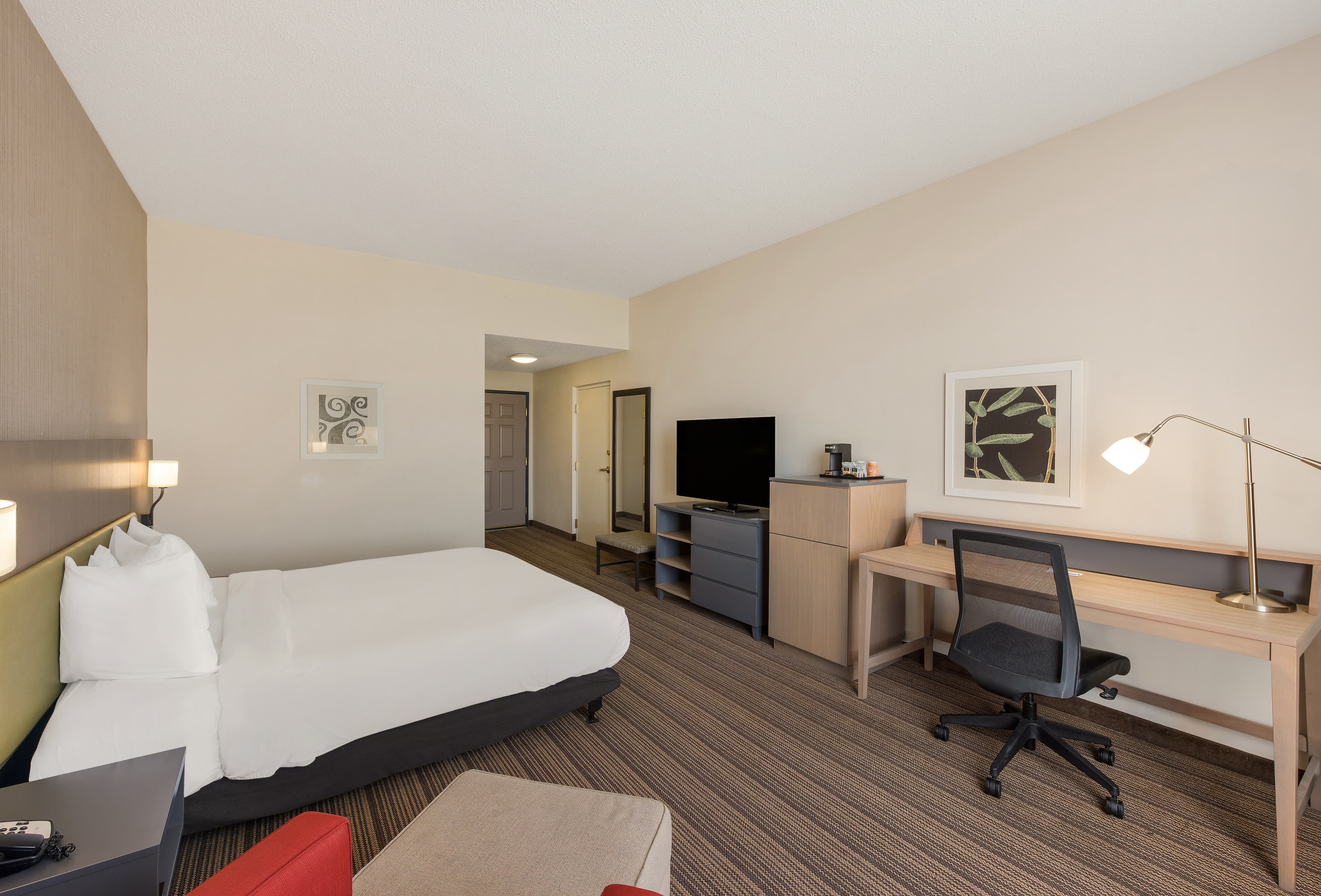 Country Inn & Suites by Radisson, Findlay, OH — 13