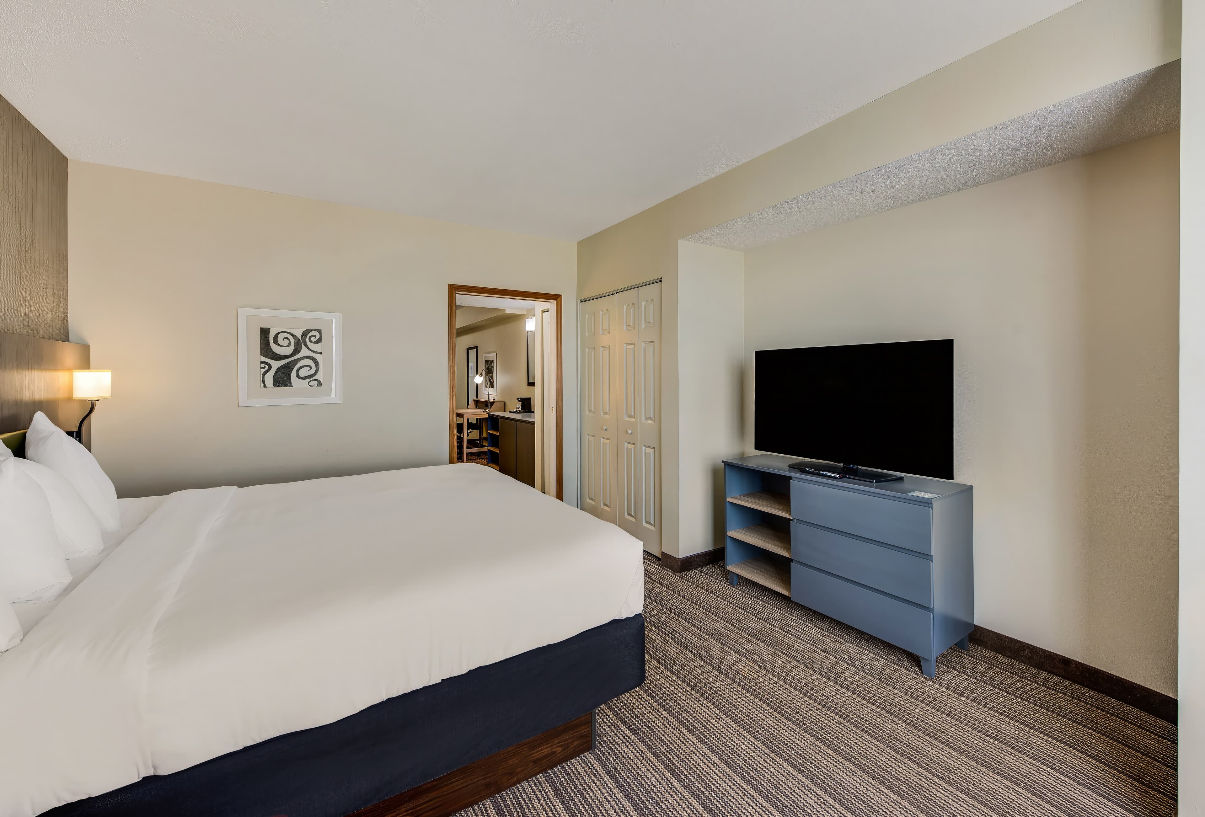 Country Inn & Suites by Radisson, Findlay, OH — 18