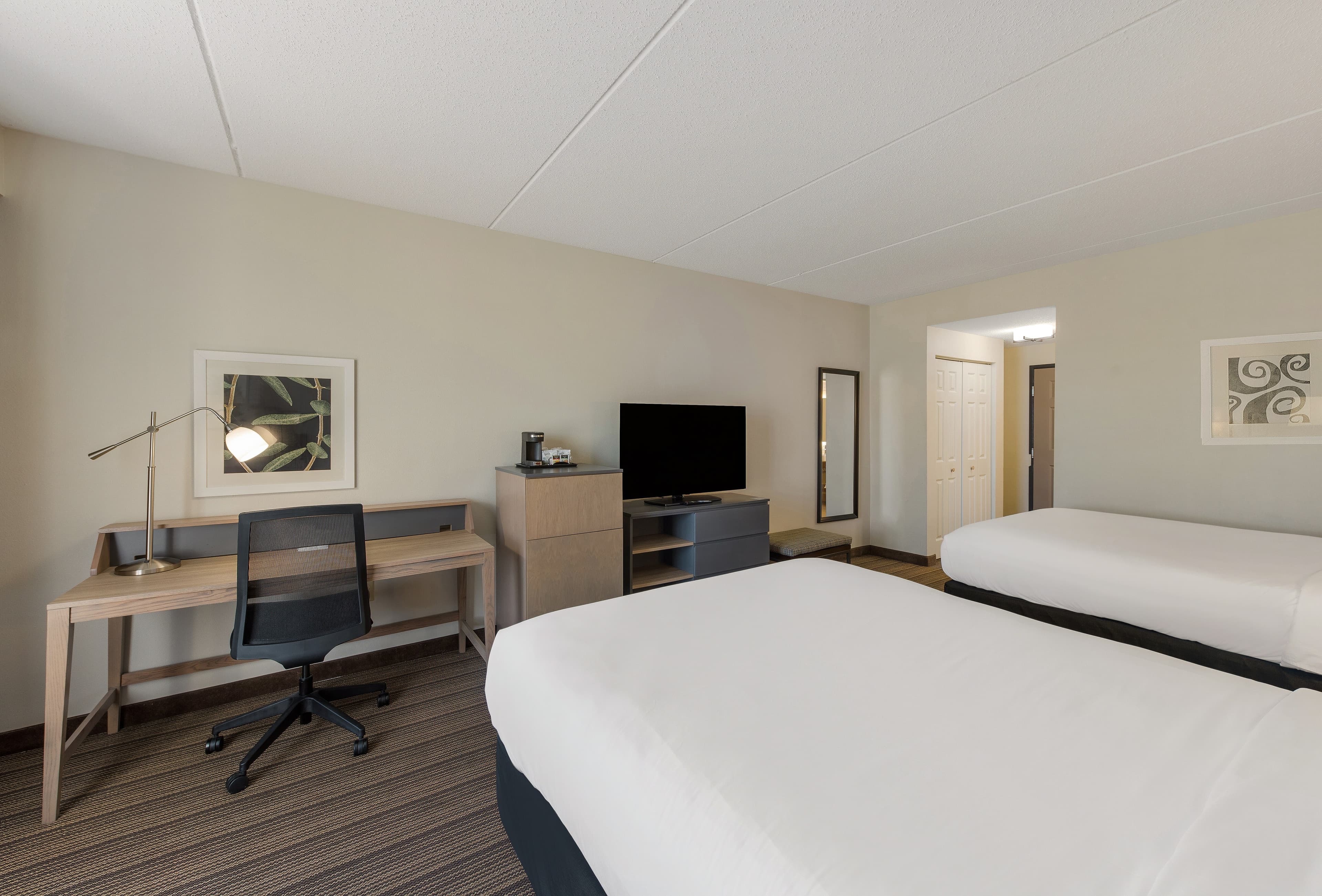 Country Inn & Suites by Radisson, Findlay, OH — 27