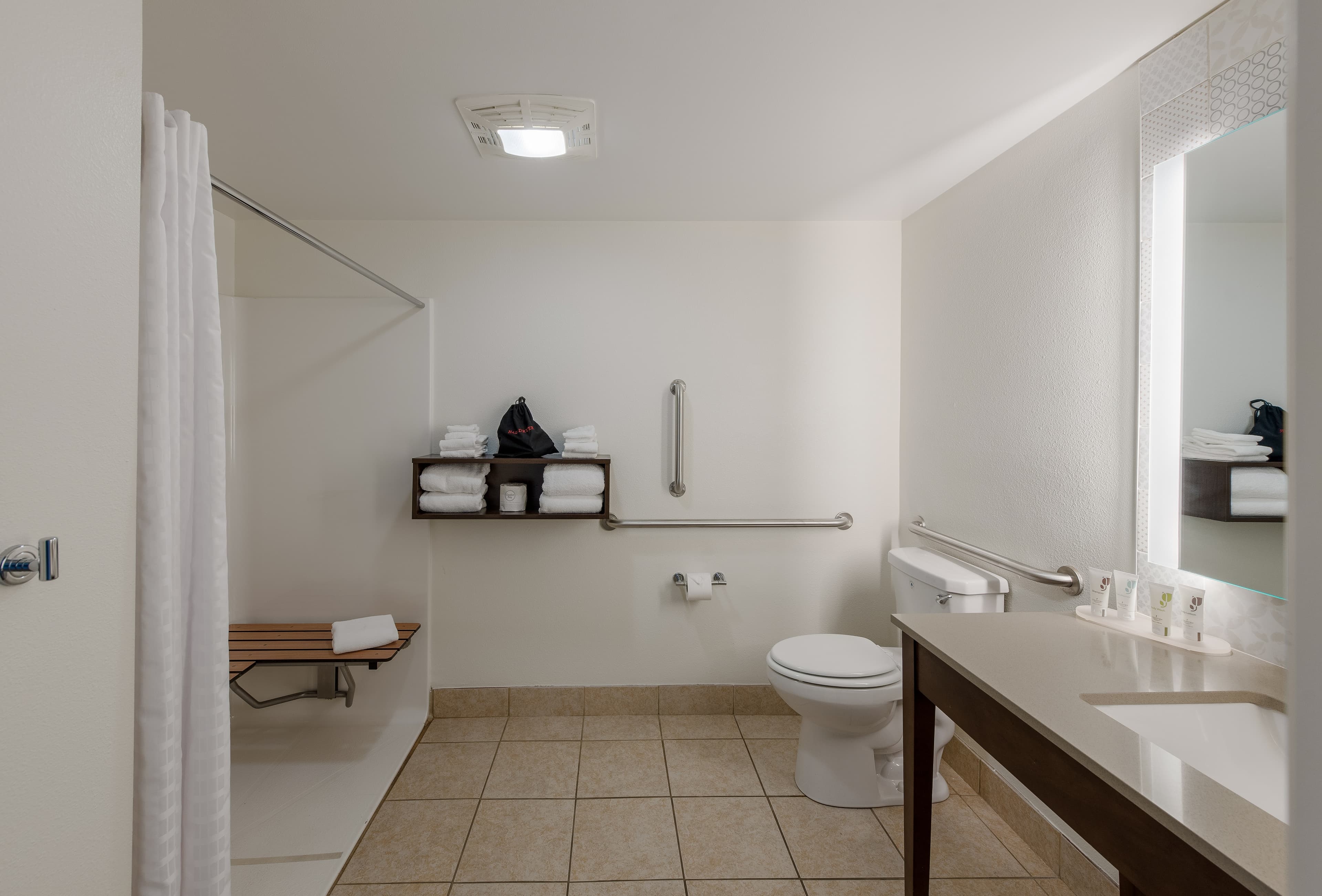 Country Inn & Suites by Radisson, Findlay, OH — 14