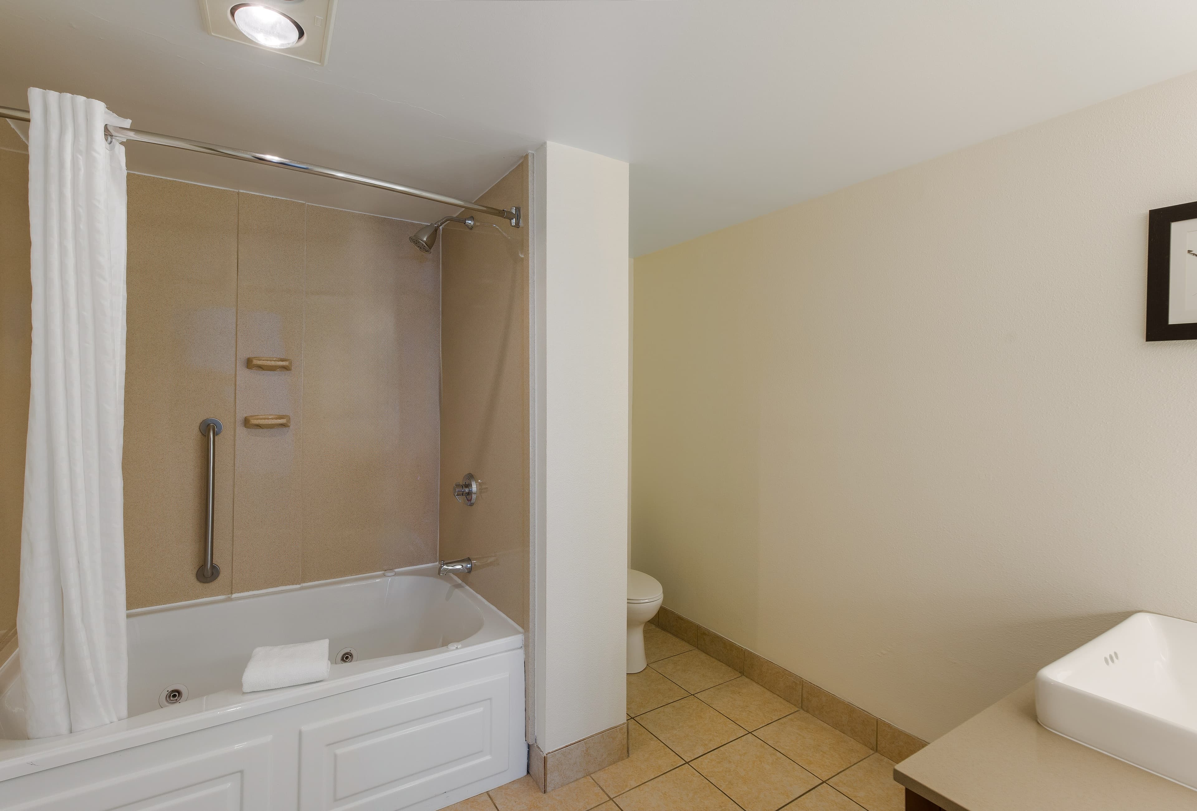 Country Inn & Suites by Radisson, Findlay, OH — 24