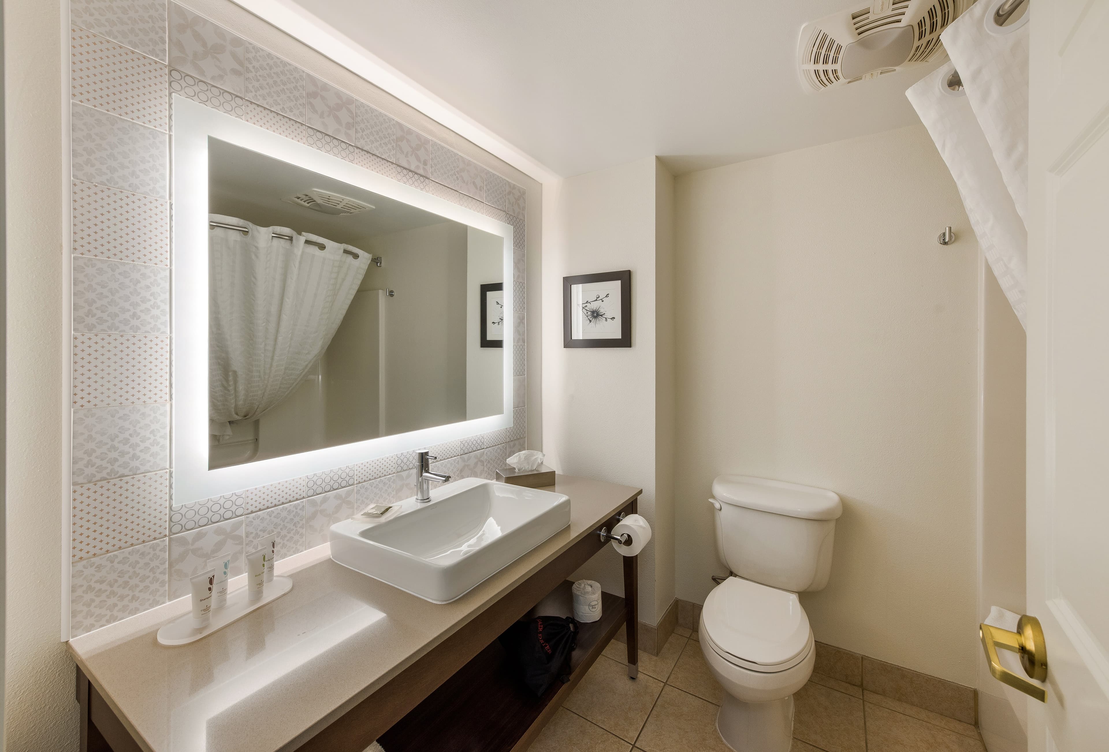 Country Inn & Suites by Radisson, Findlay, OH - Image 5