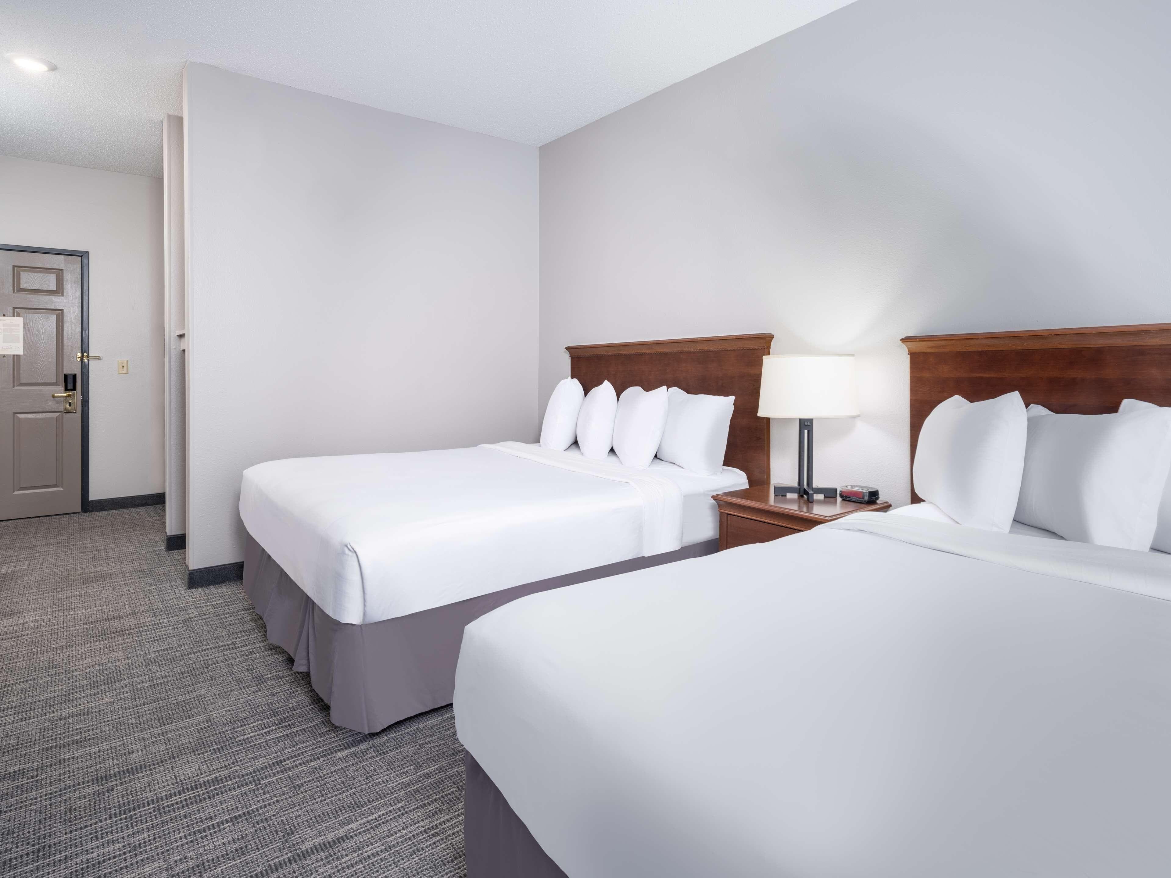 Country Inn & Suites by Radisson Maumee - Toledo — 8