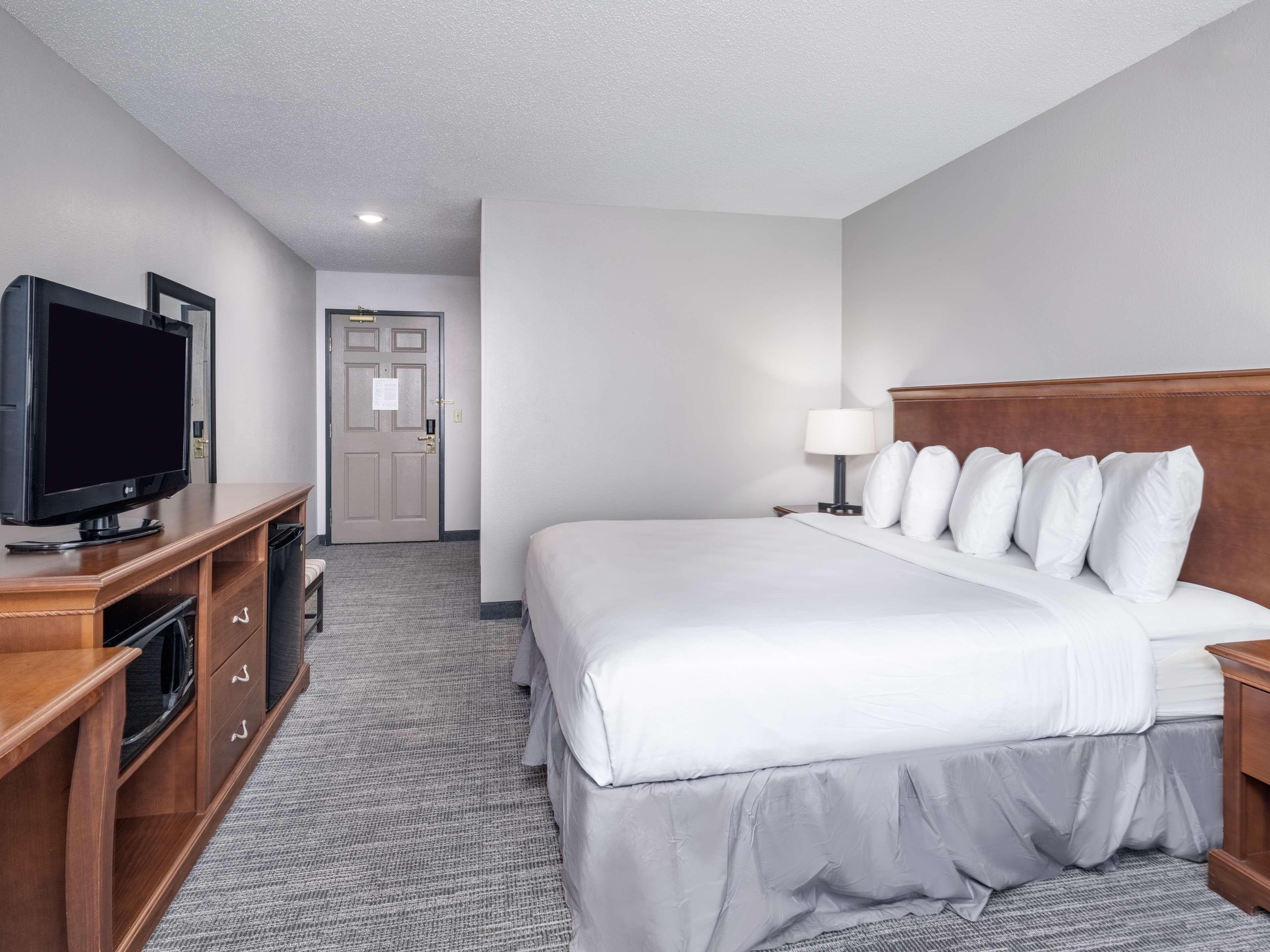 Country Inn & Suites by Radisson Maumee - Toledo - Image 2