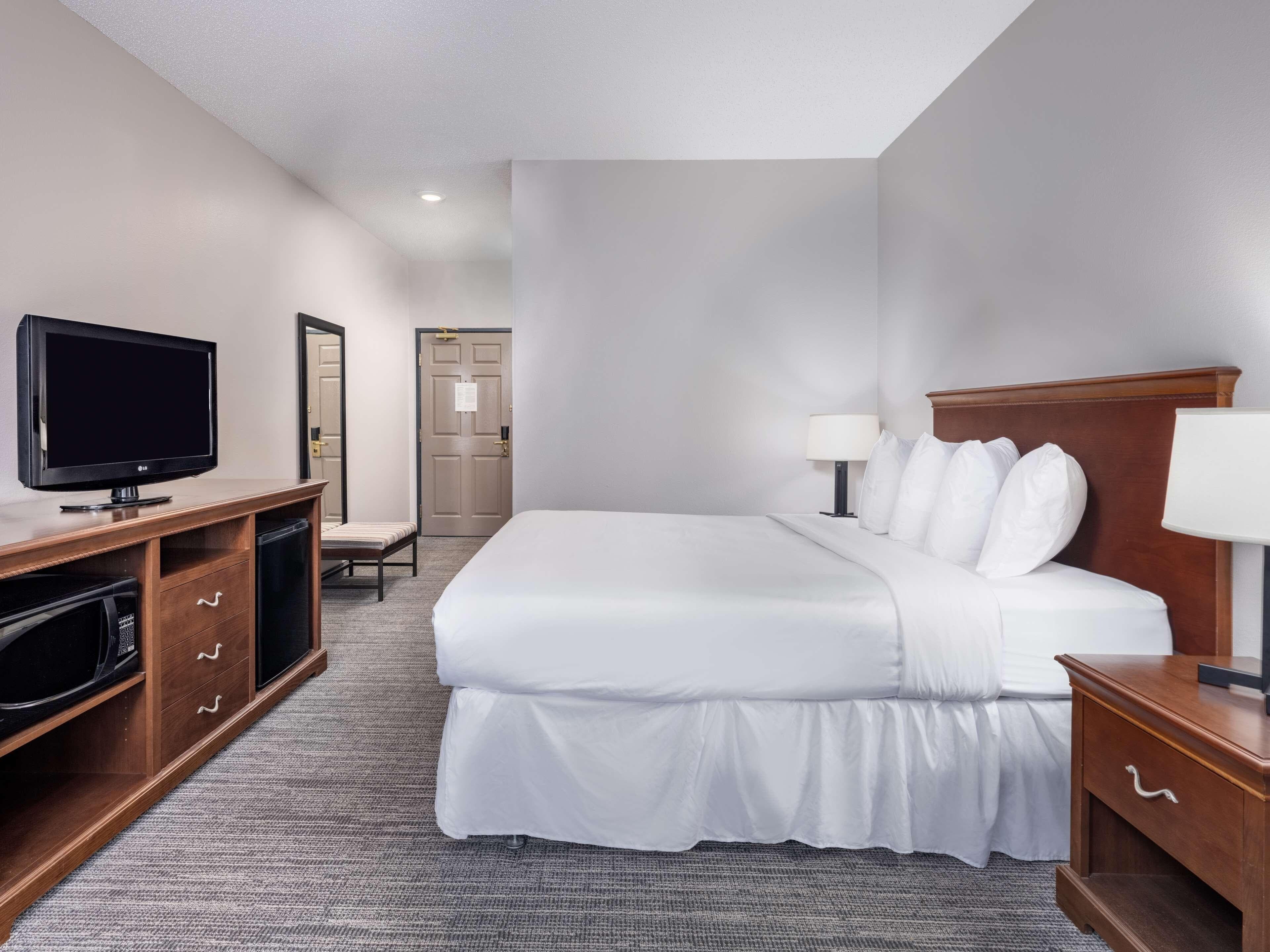 Country Inn & Suites by Radisson Maumee - Toledo - Image 5