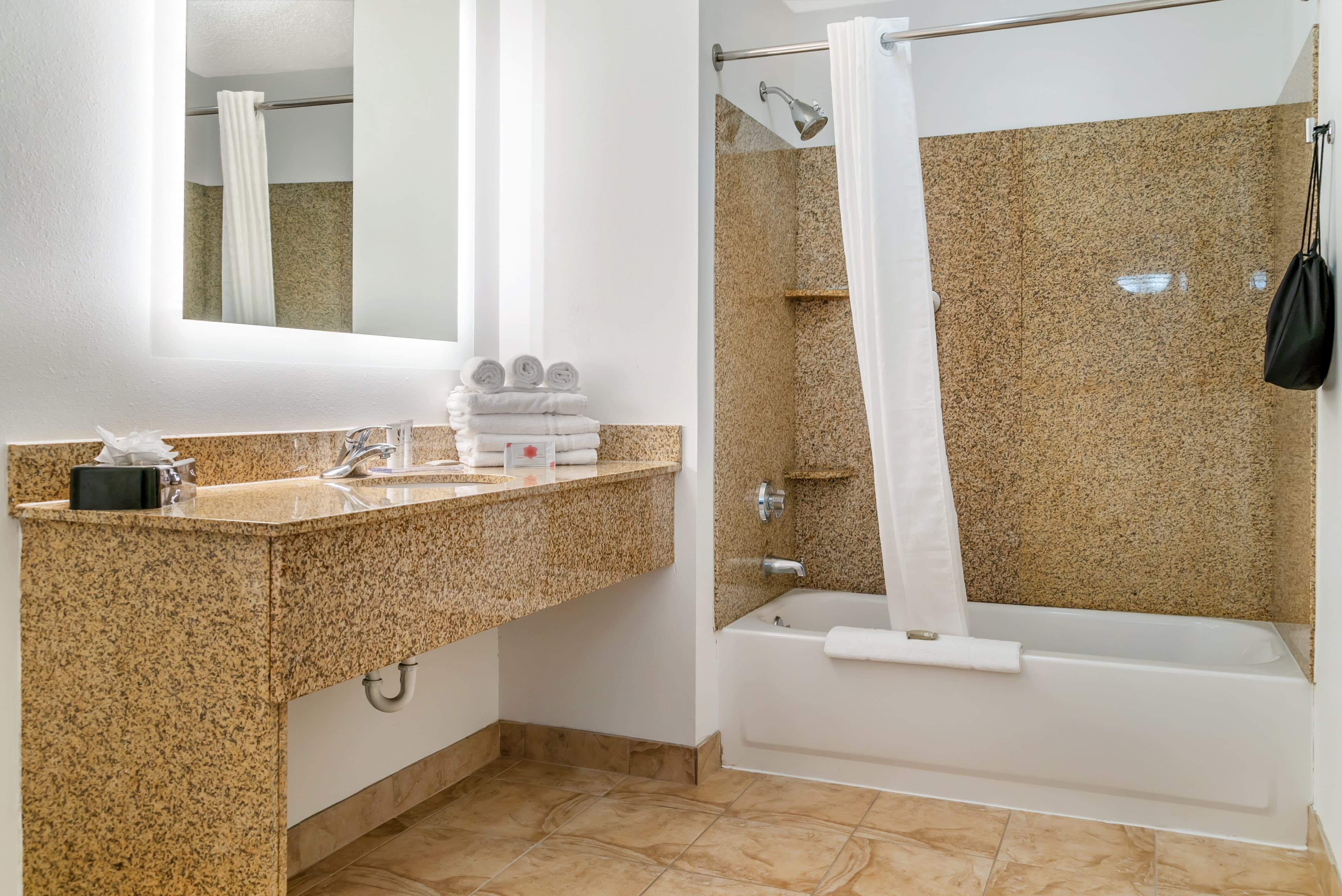 Country Inn & Suites by Radisson, Rossford - Toledo South — 6