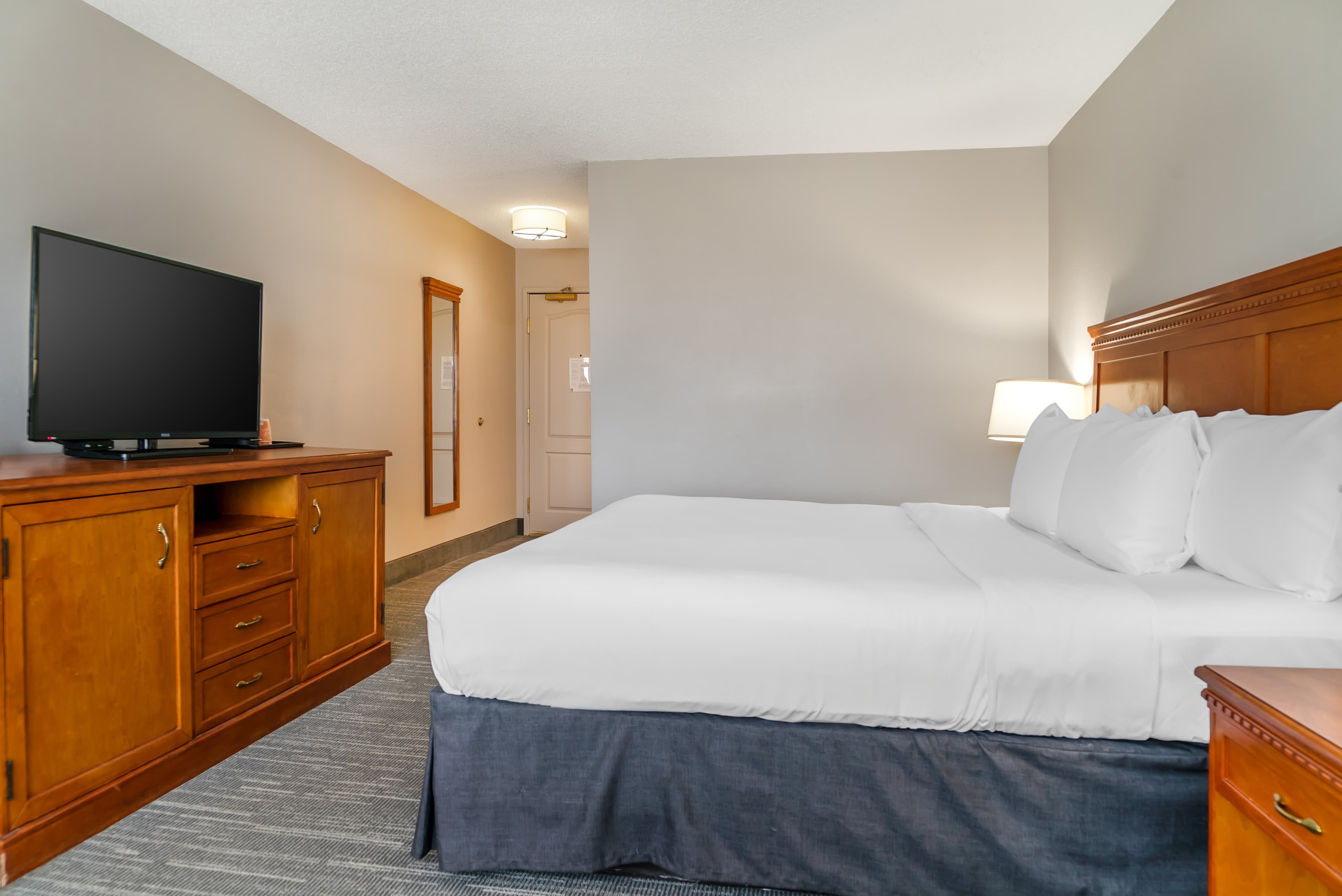 Country Inn & Suites by Radisson, Rossford - Toledo South — 10