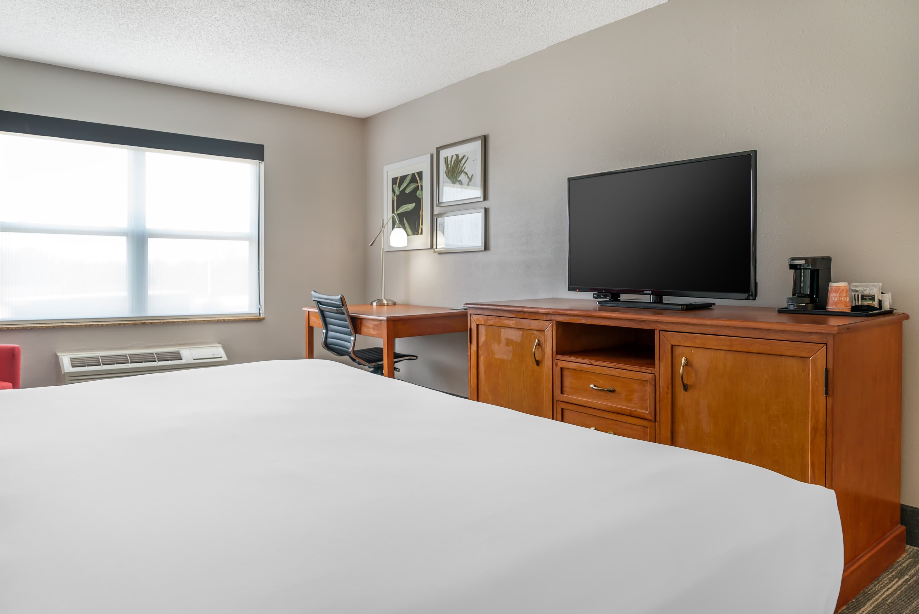 Country Inn & Suites by Radisson, Rossford - Toledo South — 12