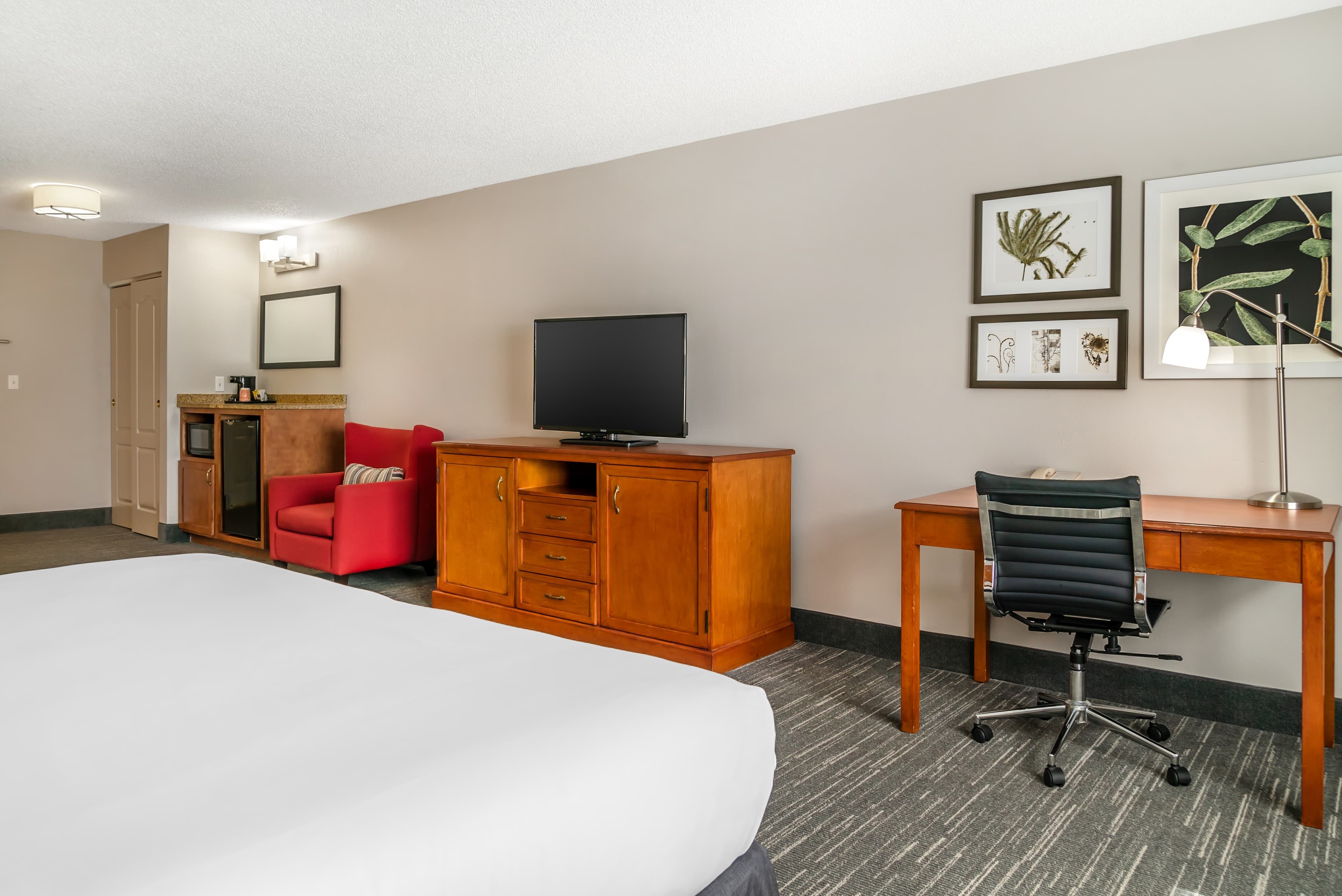 Country Inn & Suites by Radisson, Rossford - Toledo South — 21