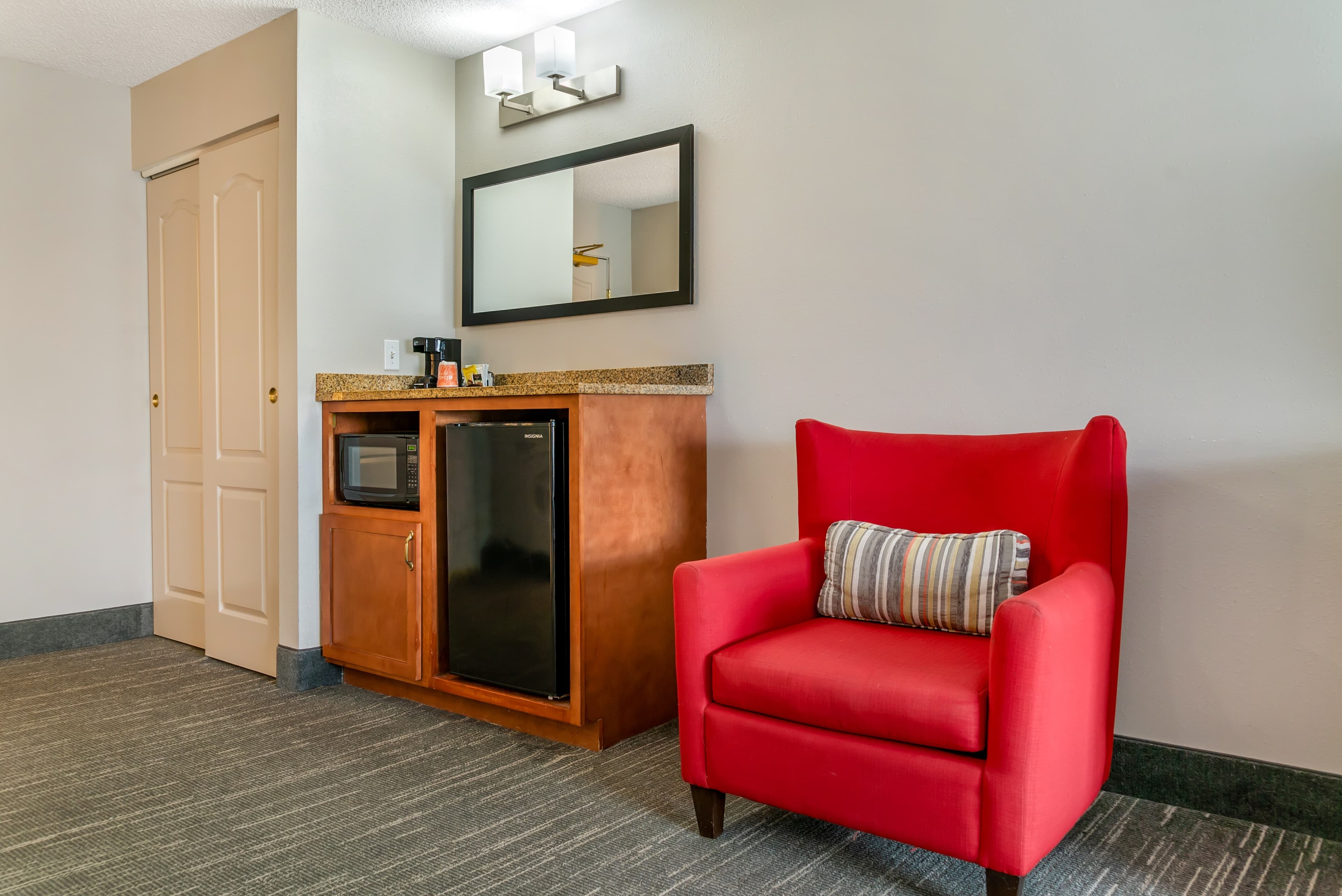 Country Inn & Suites by Radisson, Rossford - Toledo South — 23