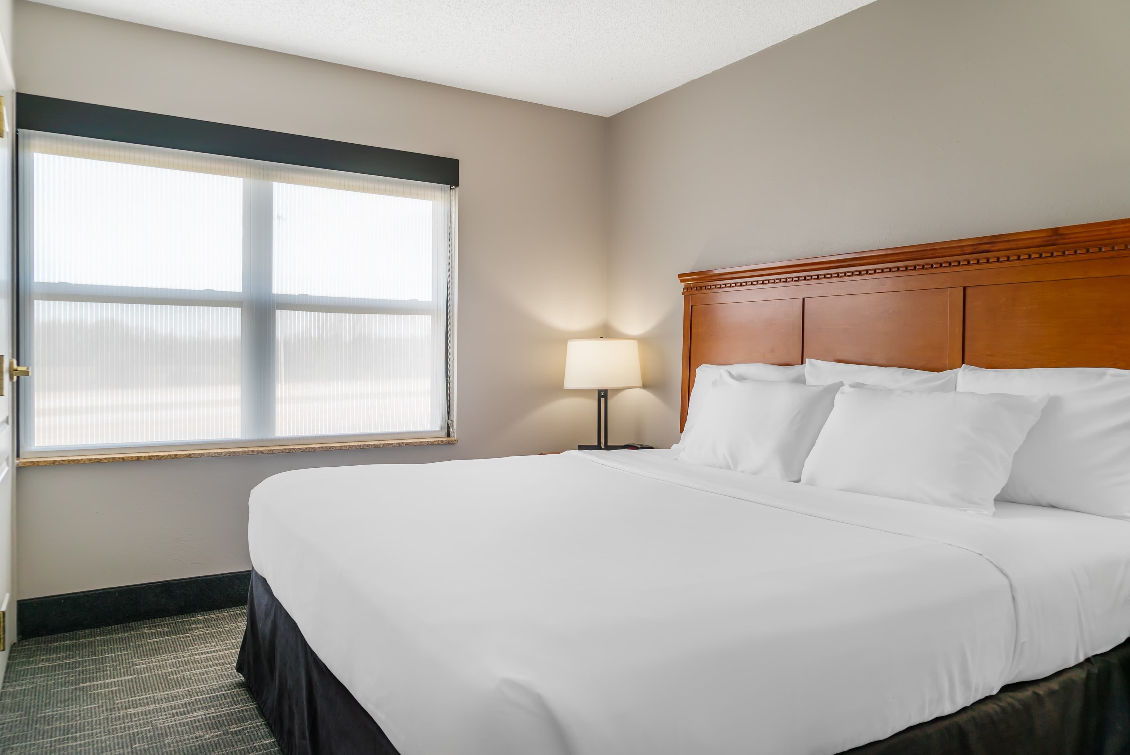 Country Inn & Suites by Radisson, Rossford - Toledo South — 16
