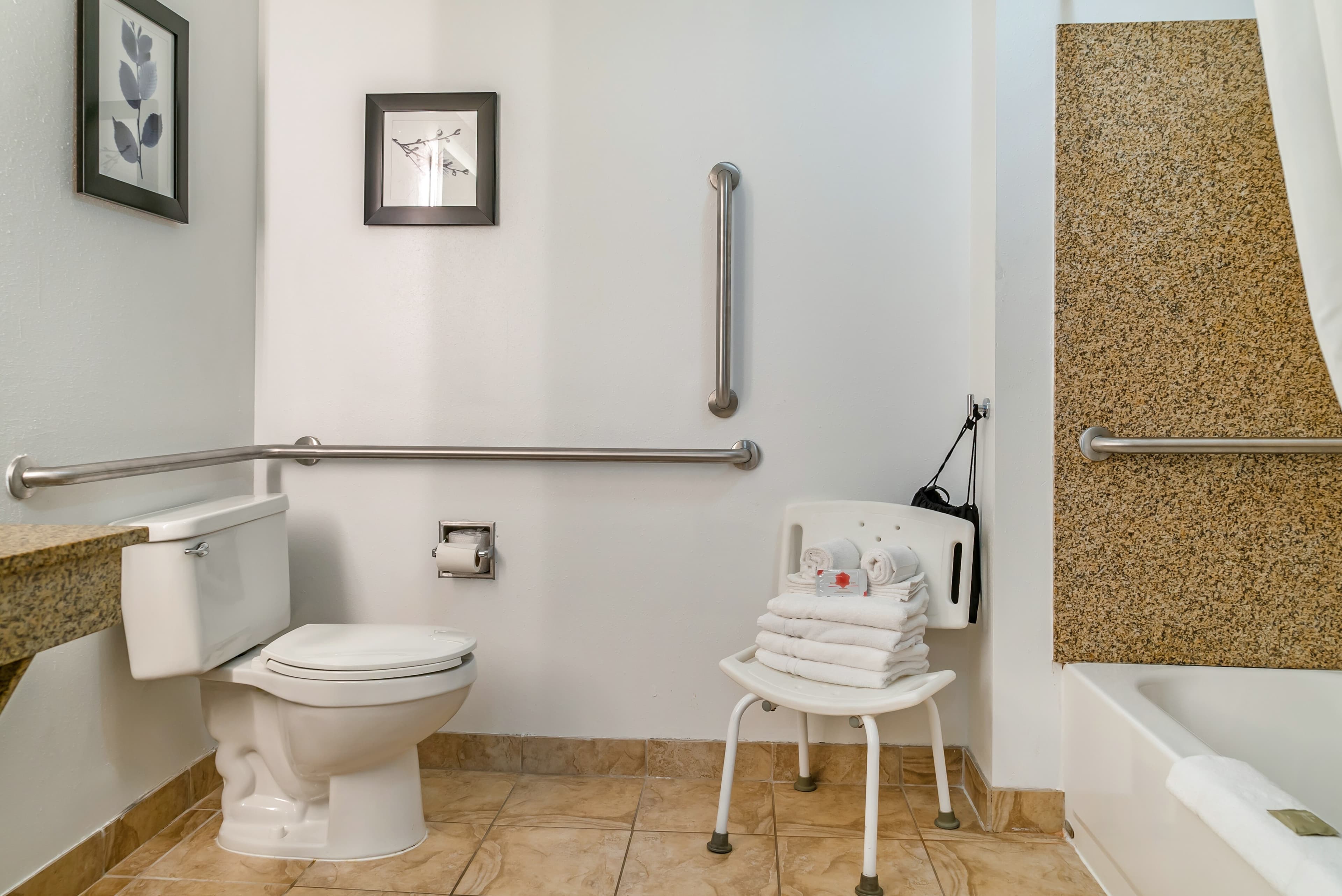 Country Inn & Suites by Radisson, Rossford - Toledo South — 30