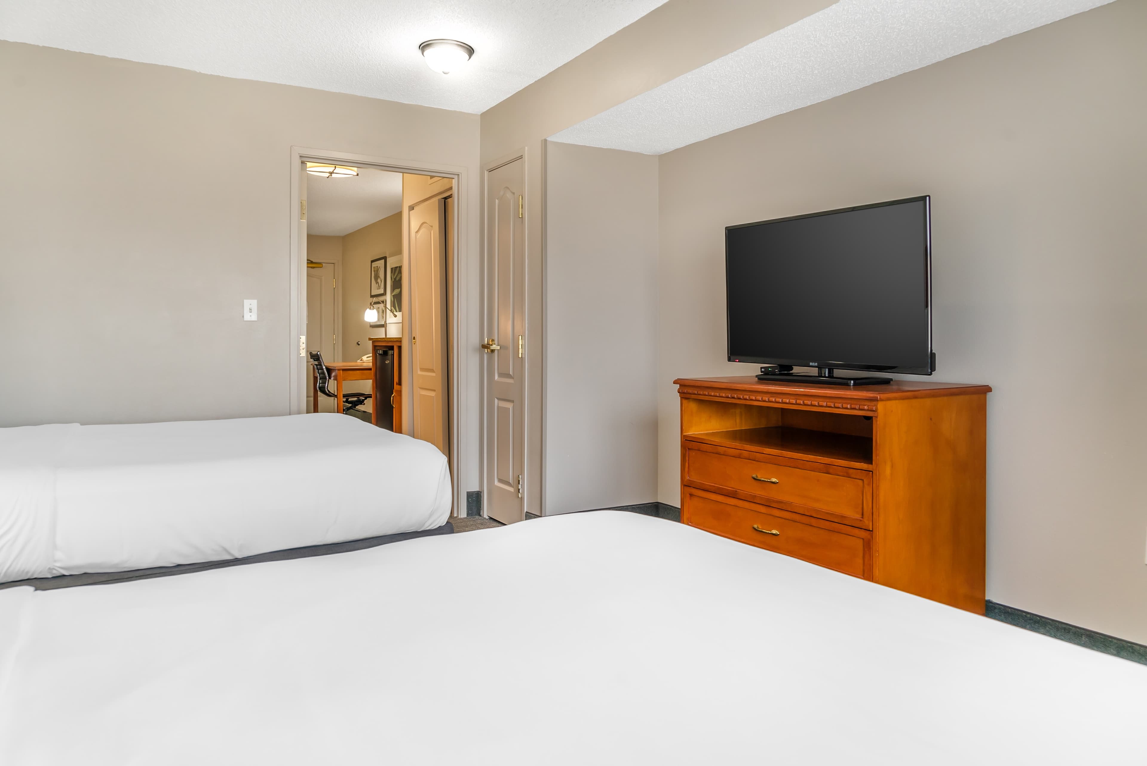 Country Inn & Suites by Radisson, Rossford - Toledo South — 33