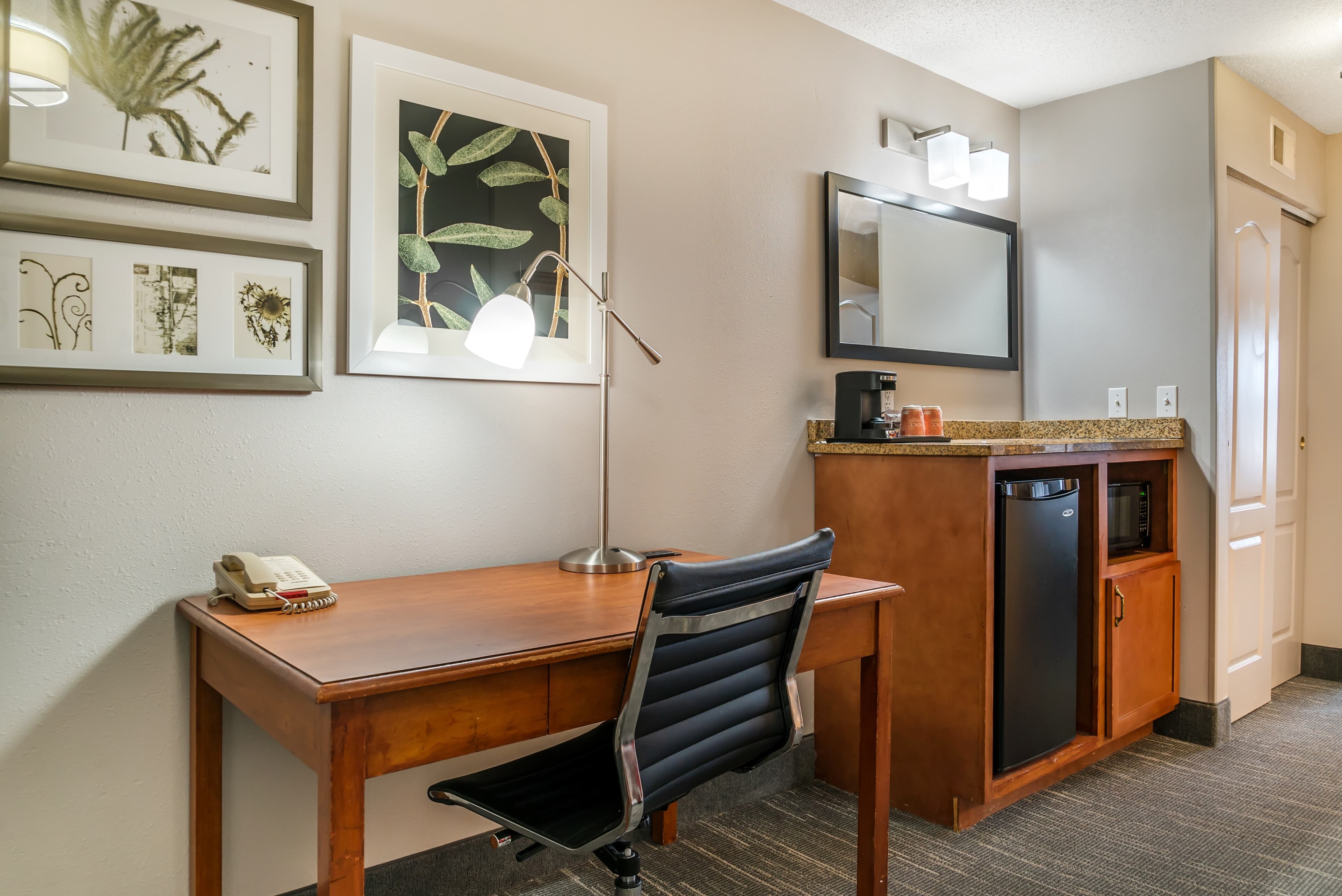 Country Inn & Suites by Radisson, Rossford - Toledo South — 36