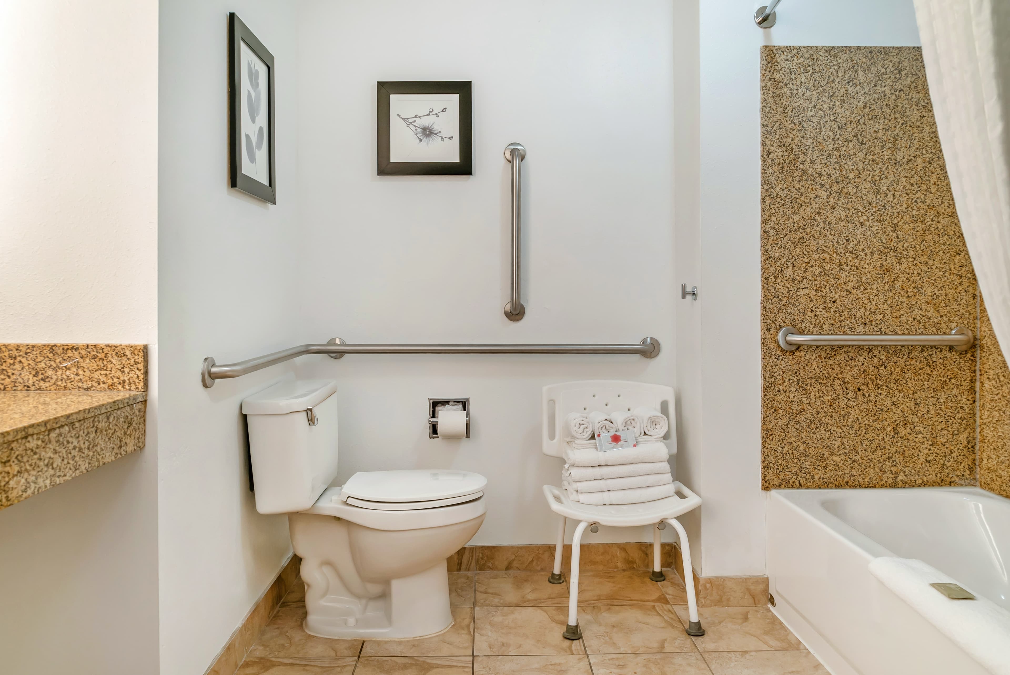 Country Inn & Suites by Radisson, Rossford - Toledo South — 34