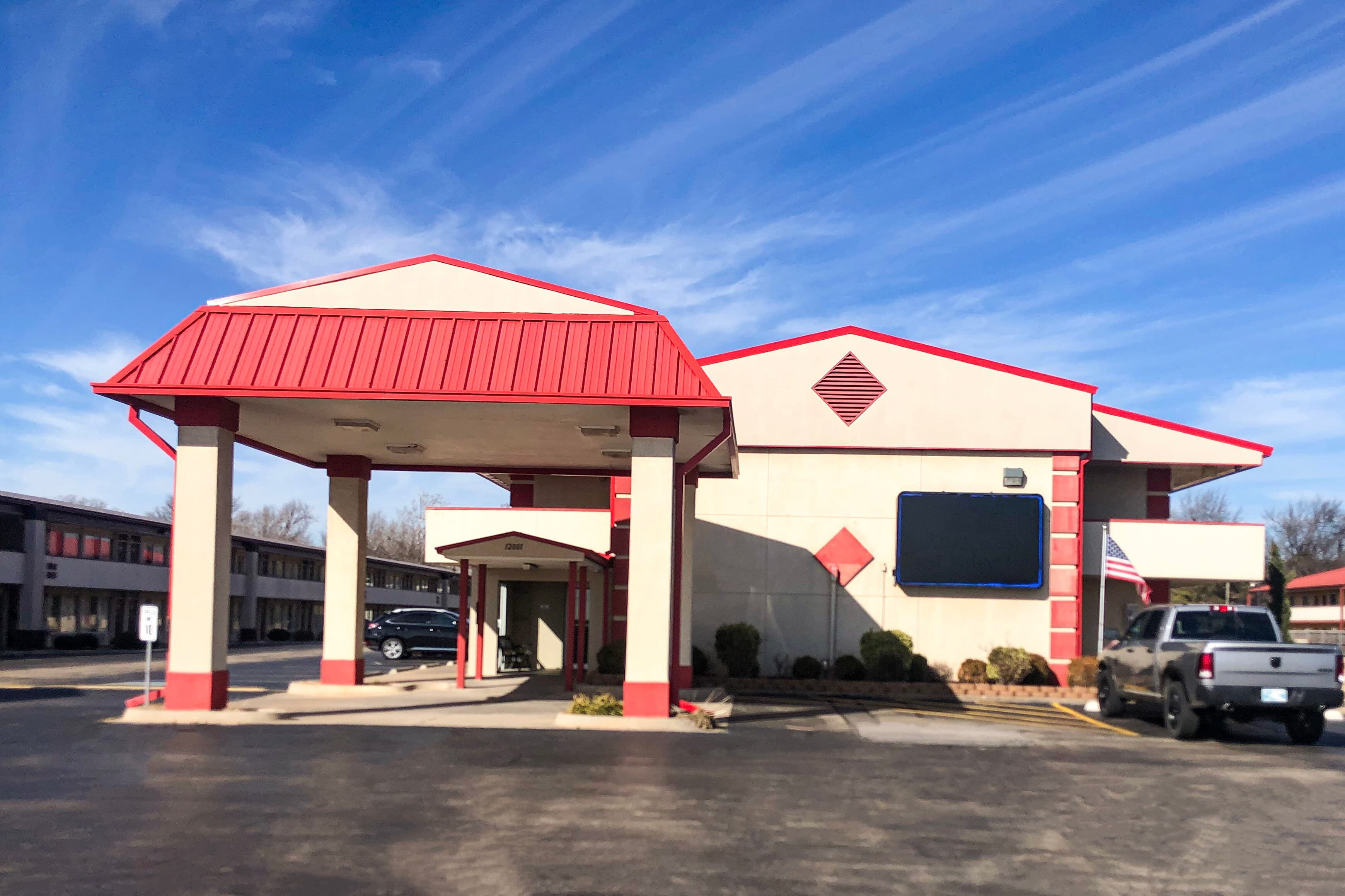 Econo Lodge Oklahoma City Northeast - Image 1