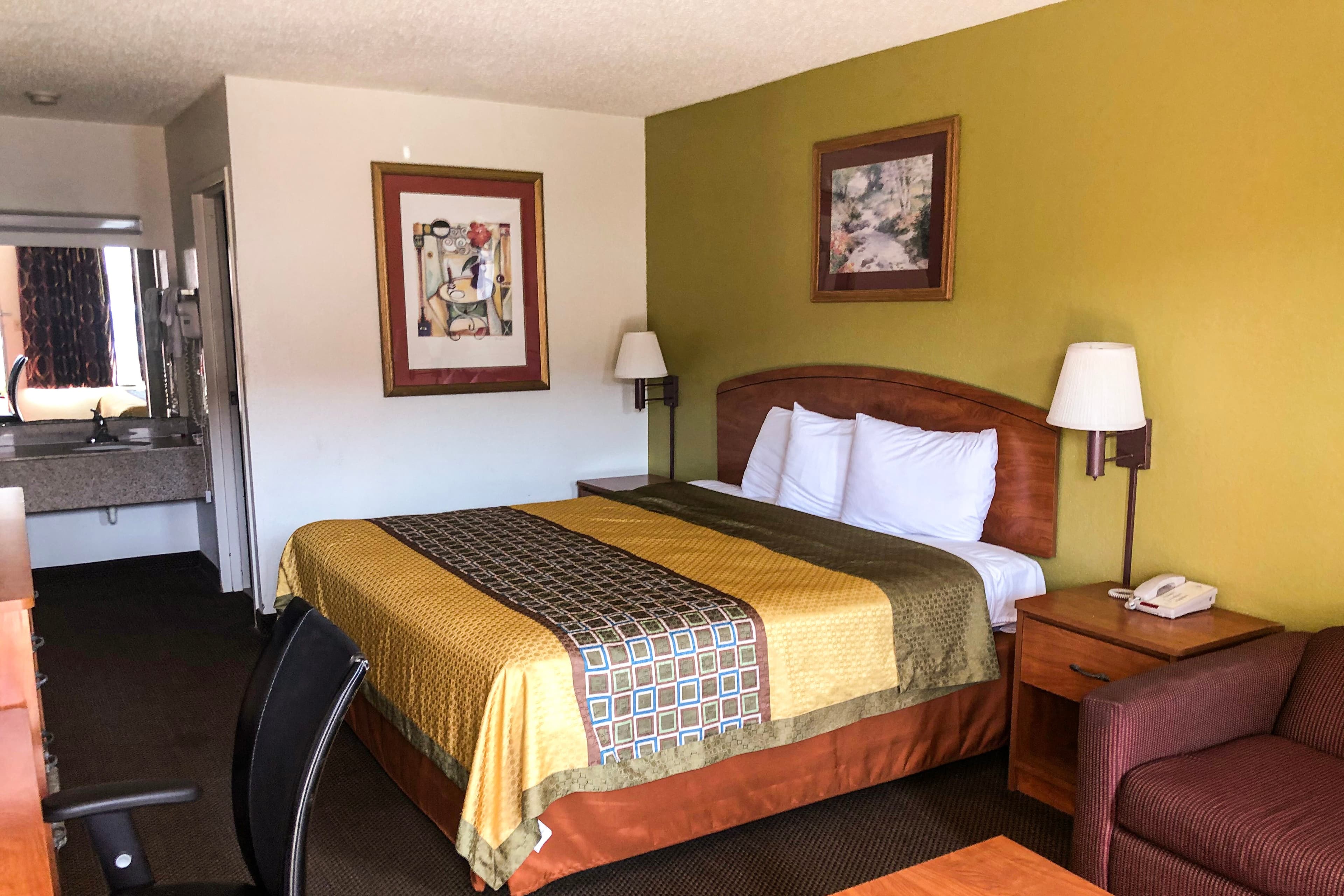 Econo Lodge Oklahoma City Northeast - Image 2