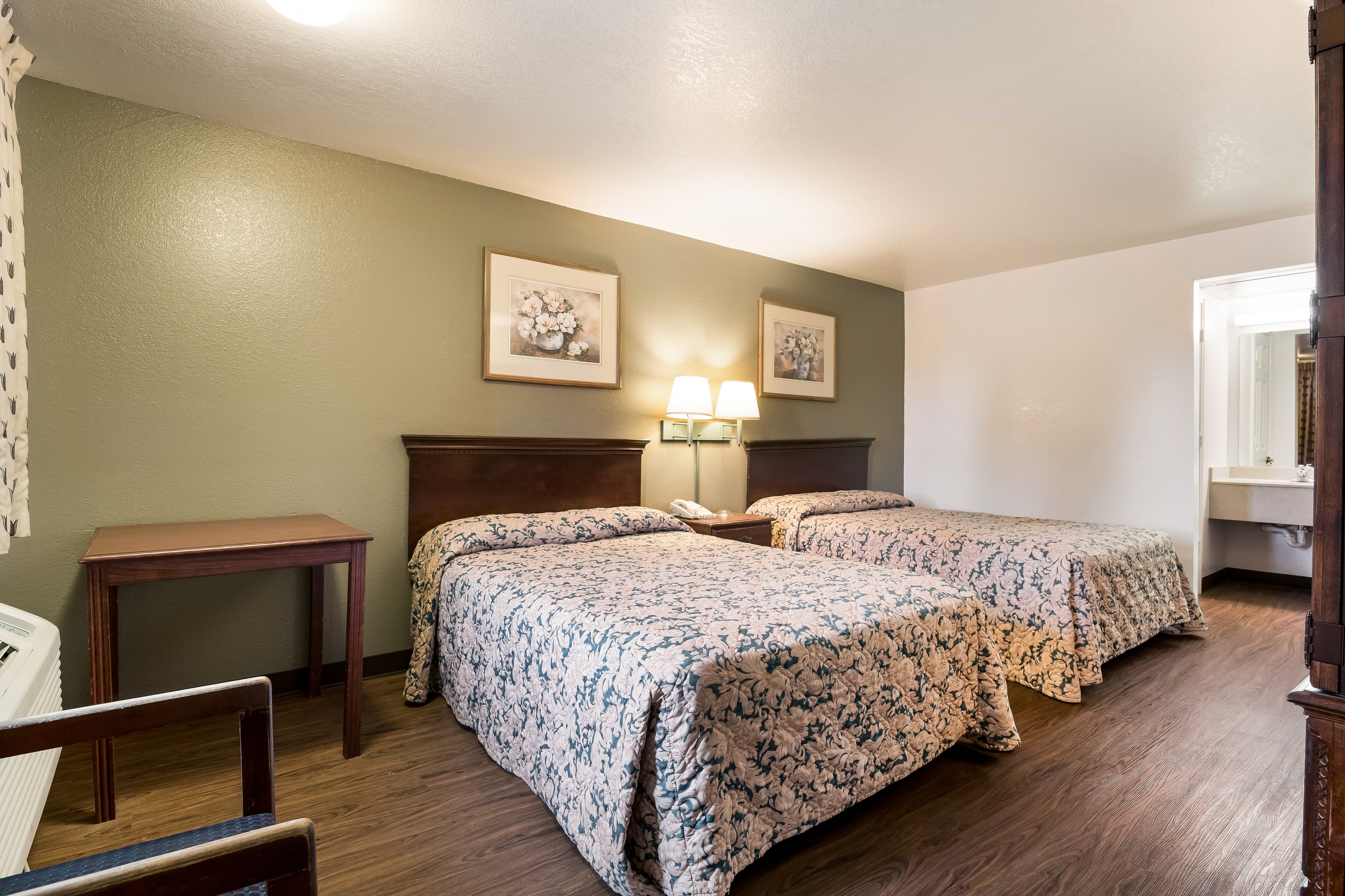 Econo Lodge Bartlesville Hwy 75 - Image 2
