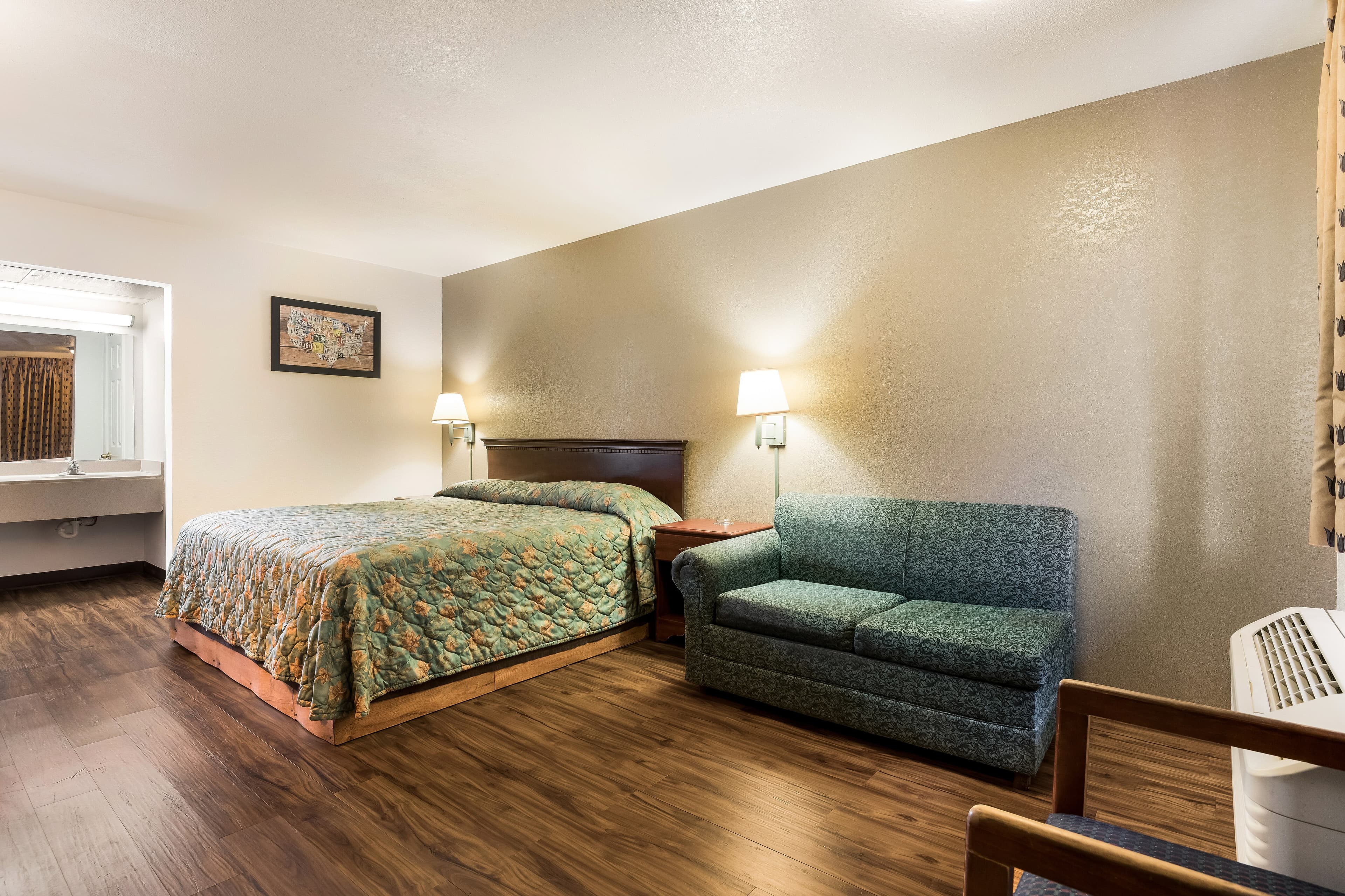 Econo Lodge Bartlesville Hwy 75 — 6