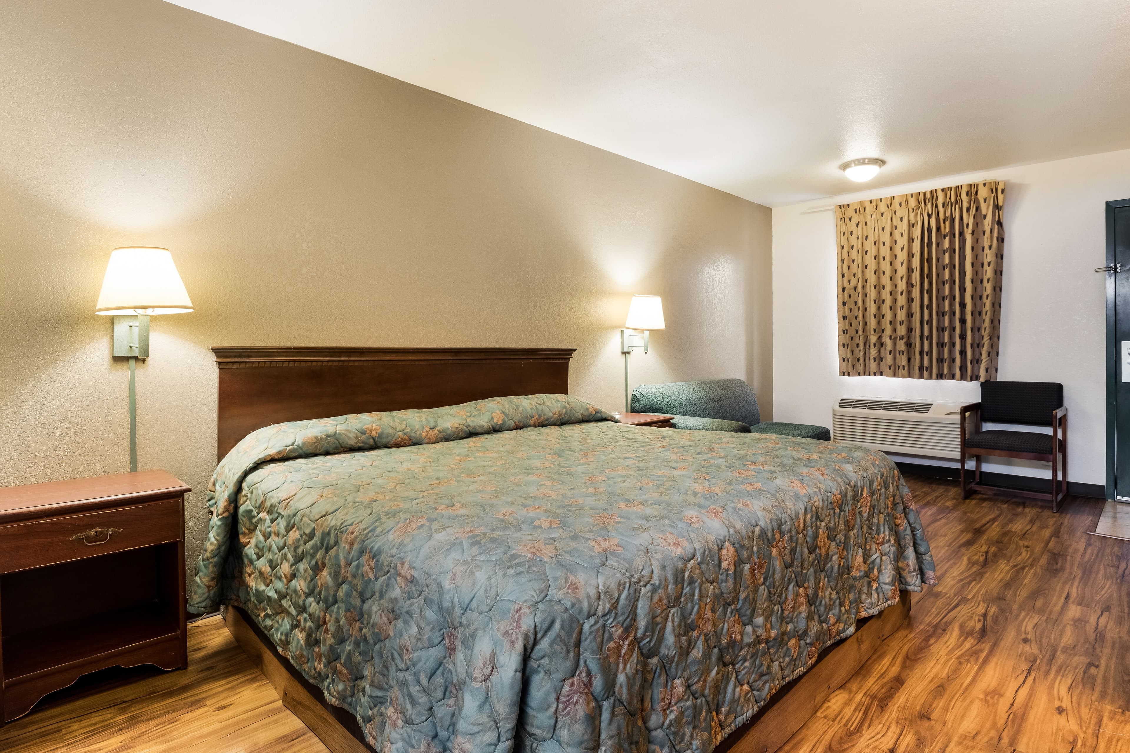 Econo Lodge Bartlesville Hwy 75 — 7