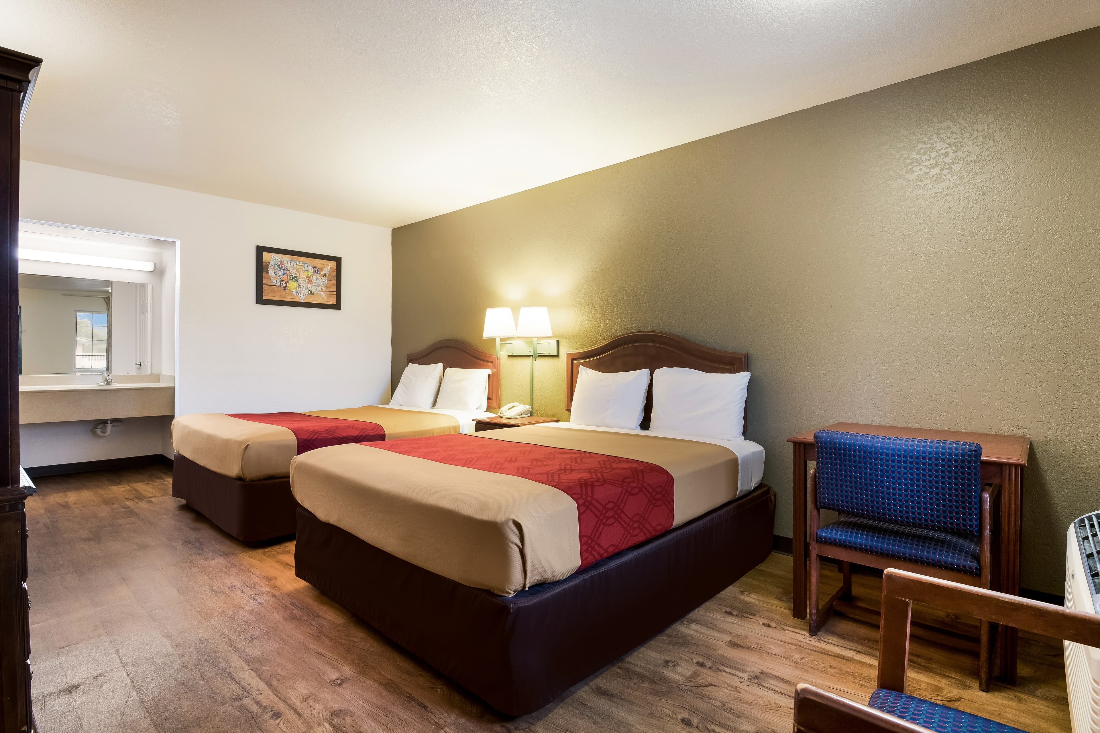 Econo Lodge Bartlesville Hwy 75 — 9