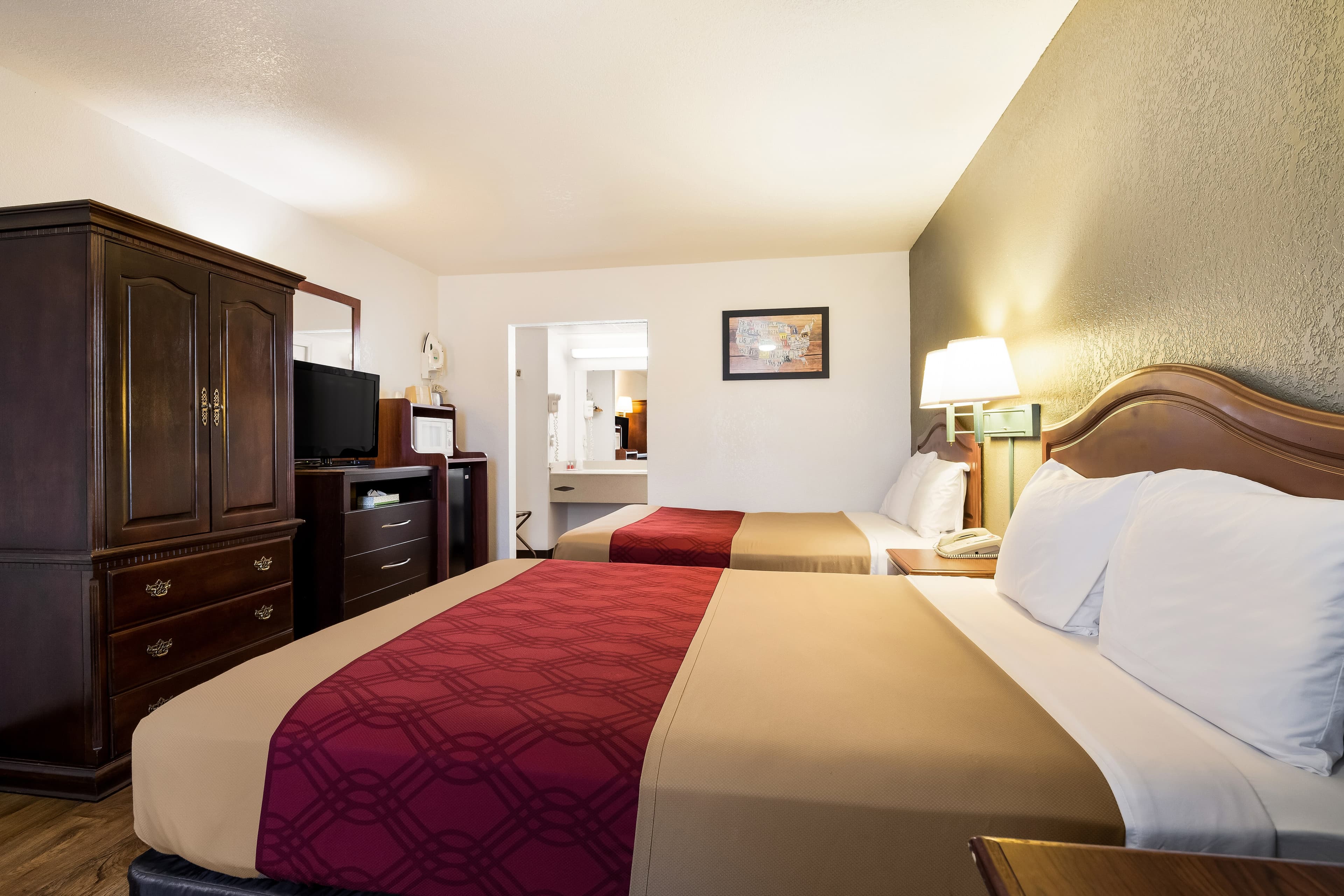 Econo Lodge Bartlesville Hwy 75 — 10
