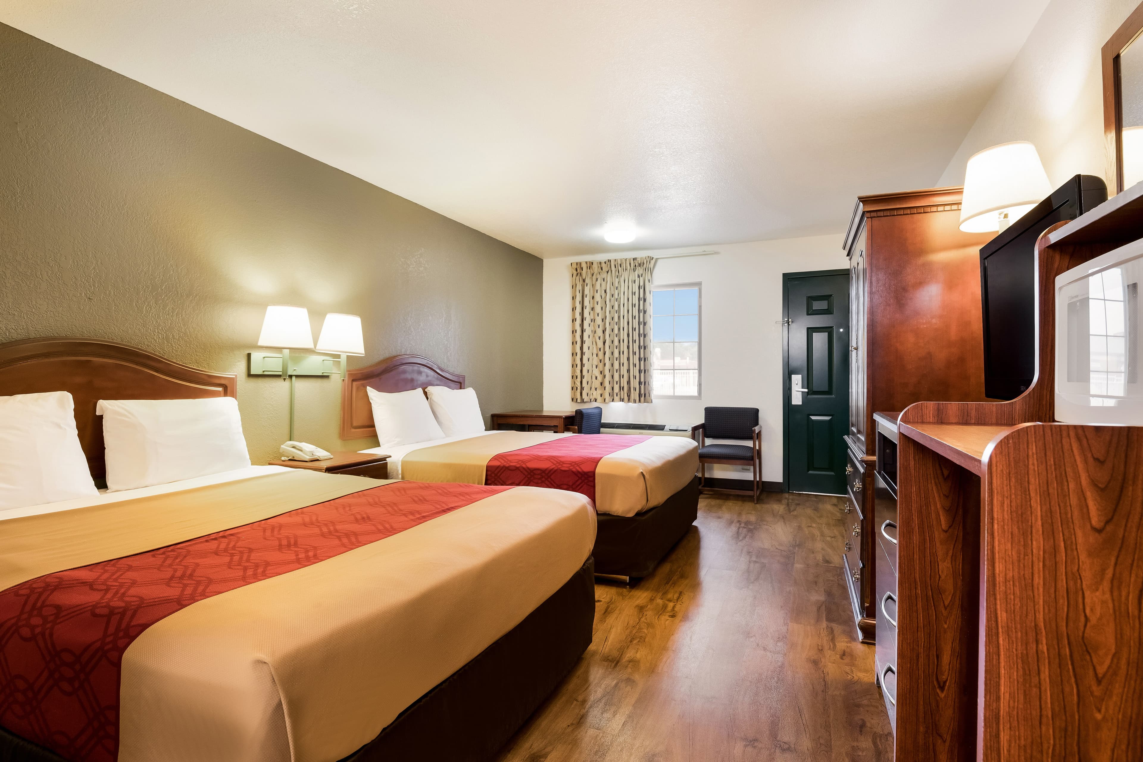 Econo Lodge Bartlesville Hwy 75 — 11