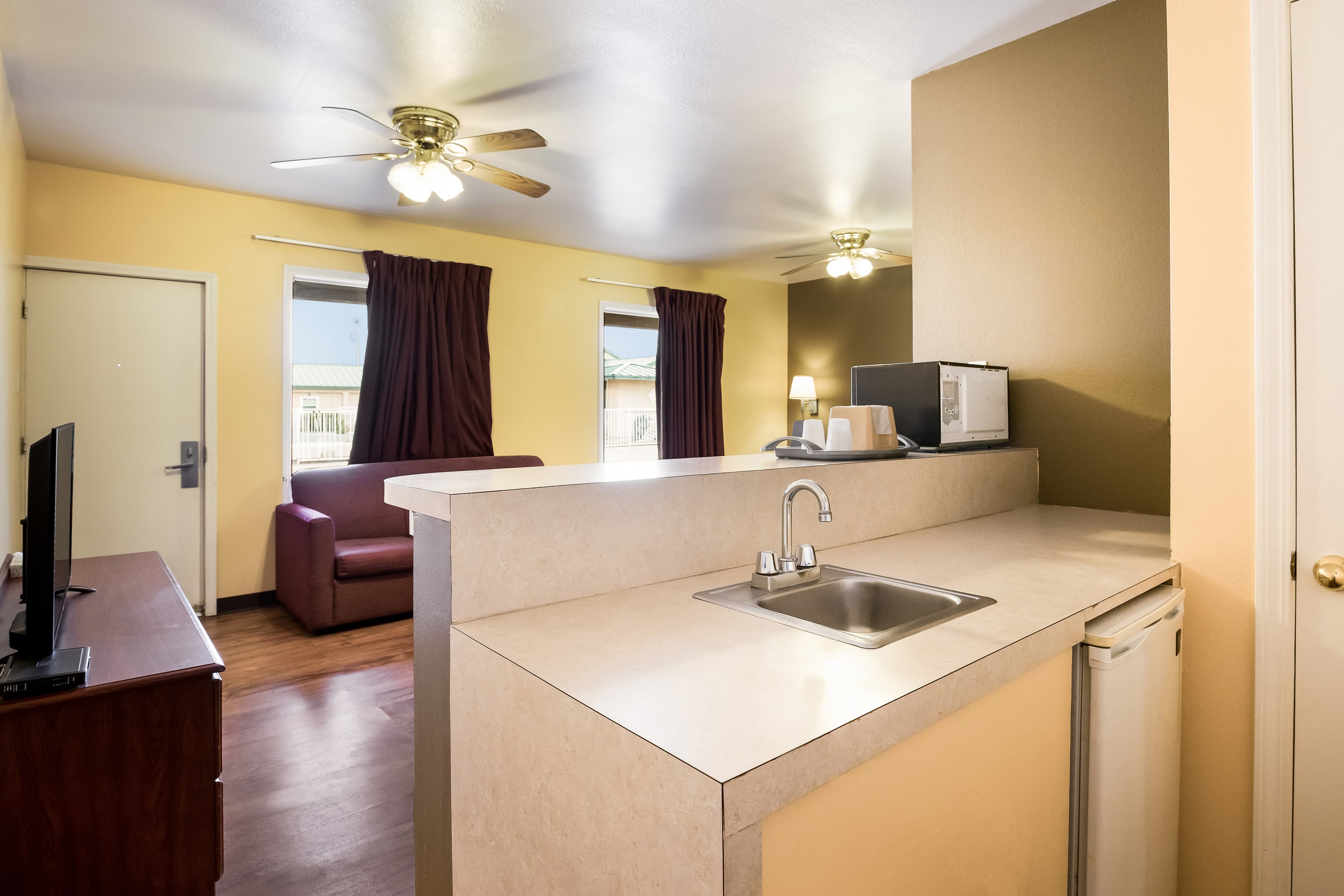 Econo Lodge Bartlesville Hwy 75 — 16