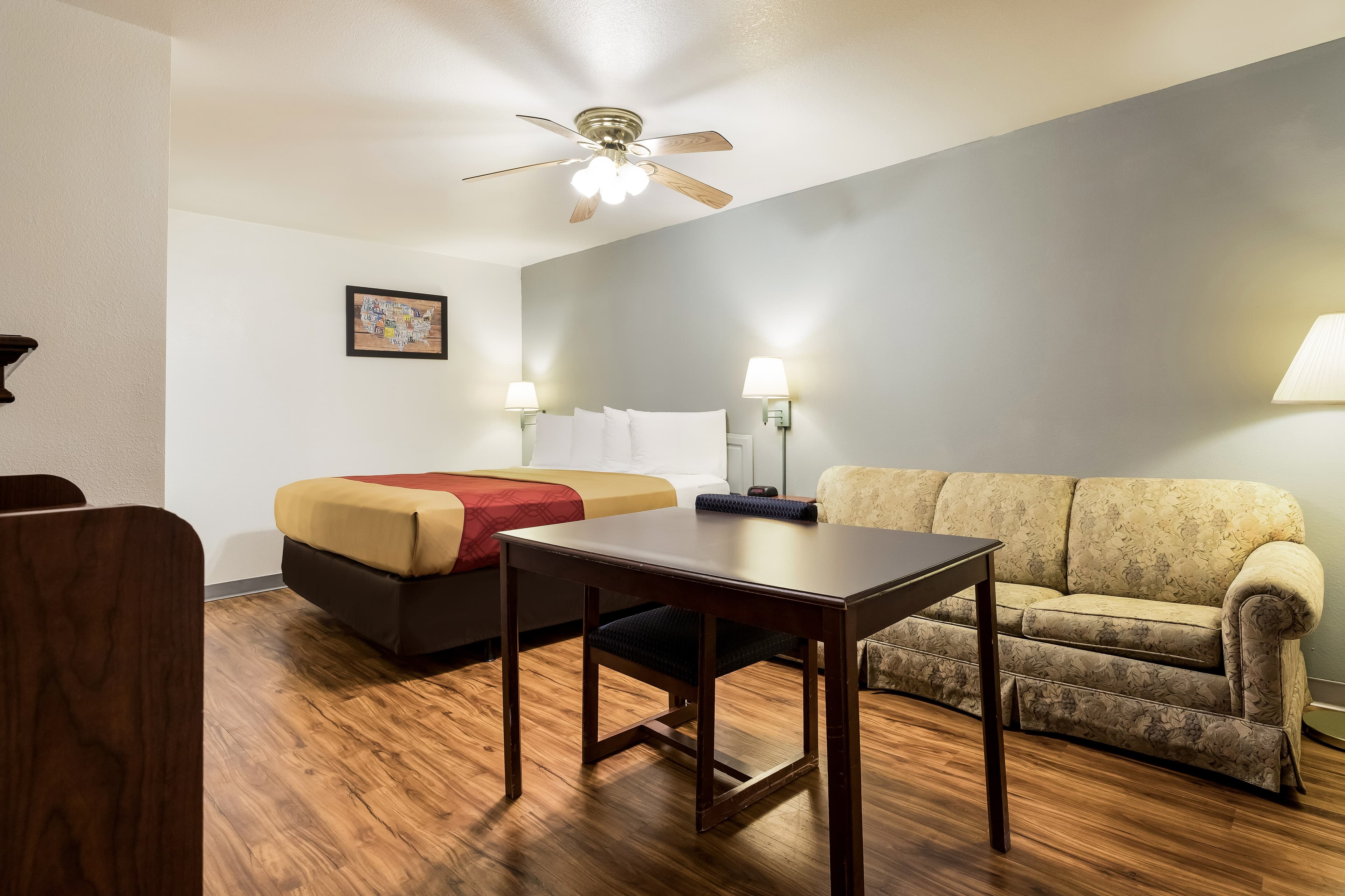 Econo Lodge Bartlesville Hwy 75 — 19