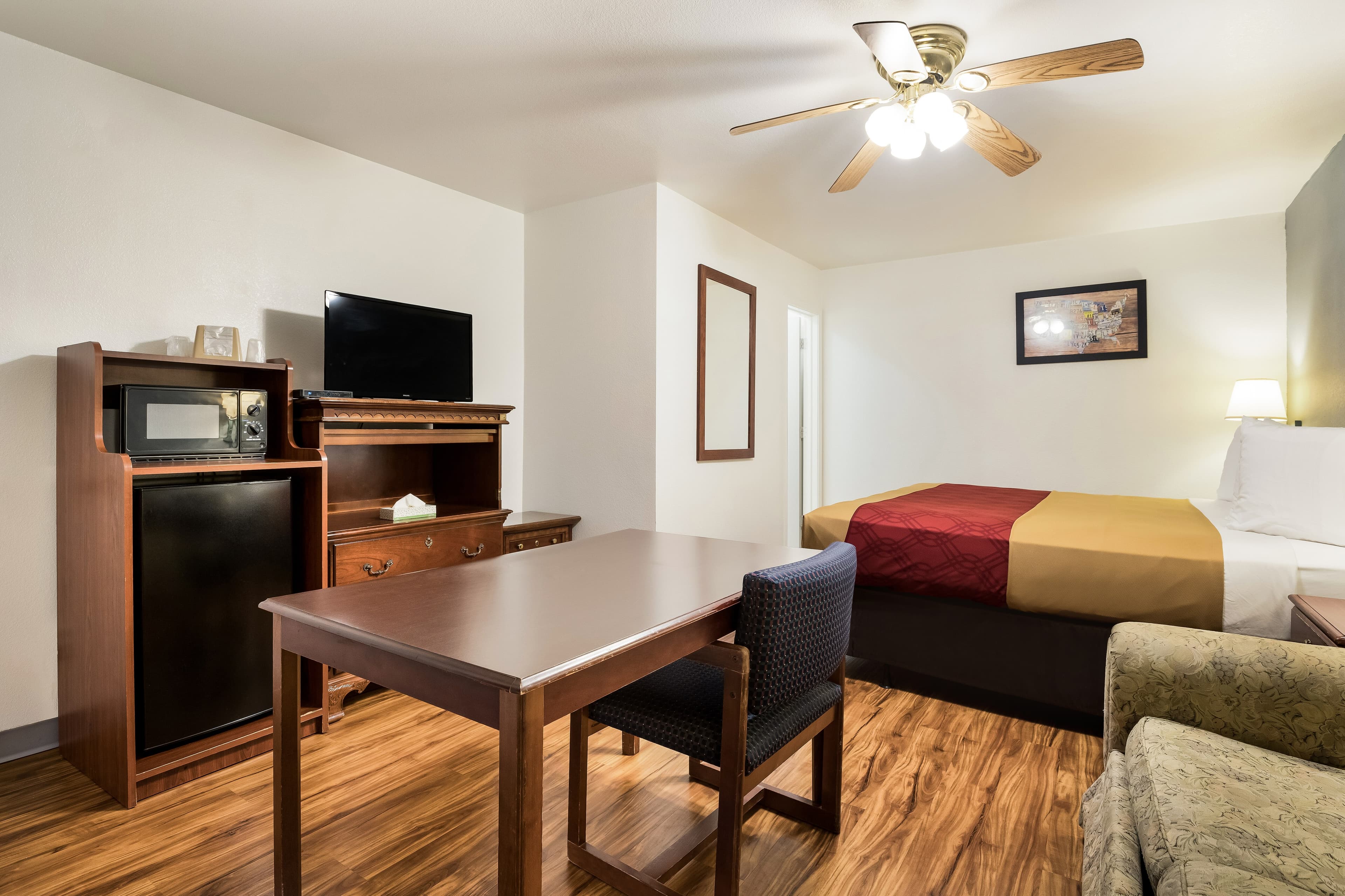 Econo Lodge Bartlesville Hwy 75 — 20