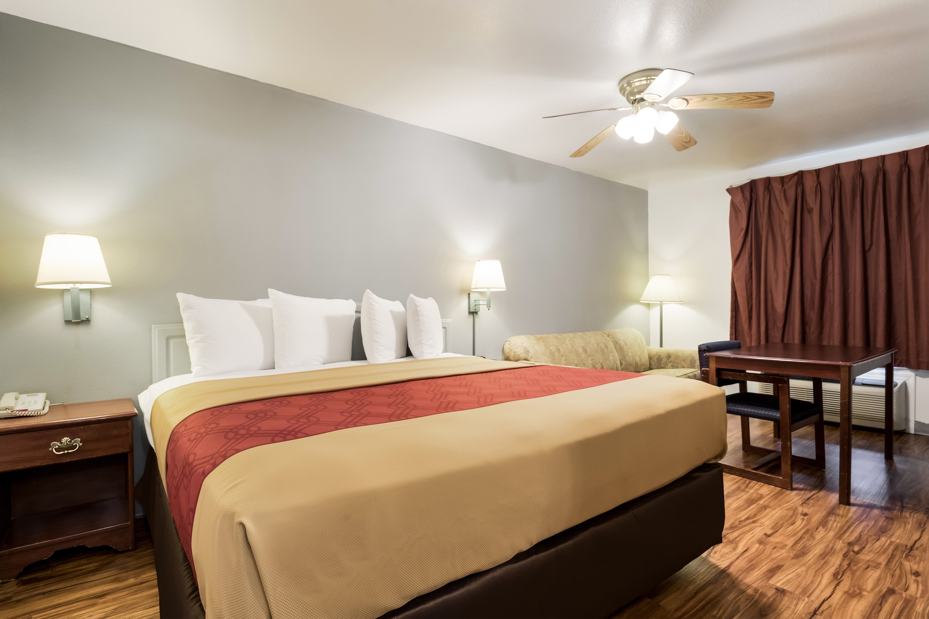 Econo Lodge Bartlesville Hwy 75 - Image 1