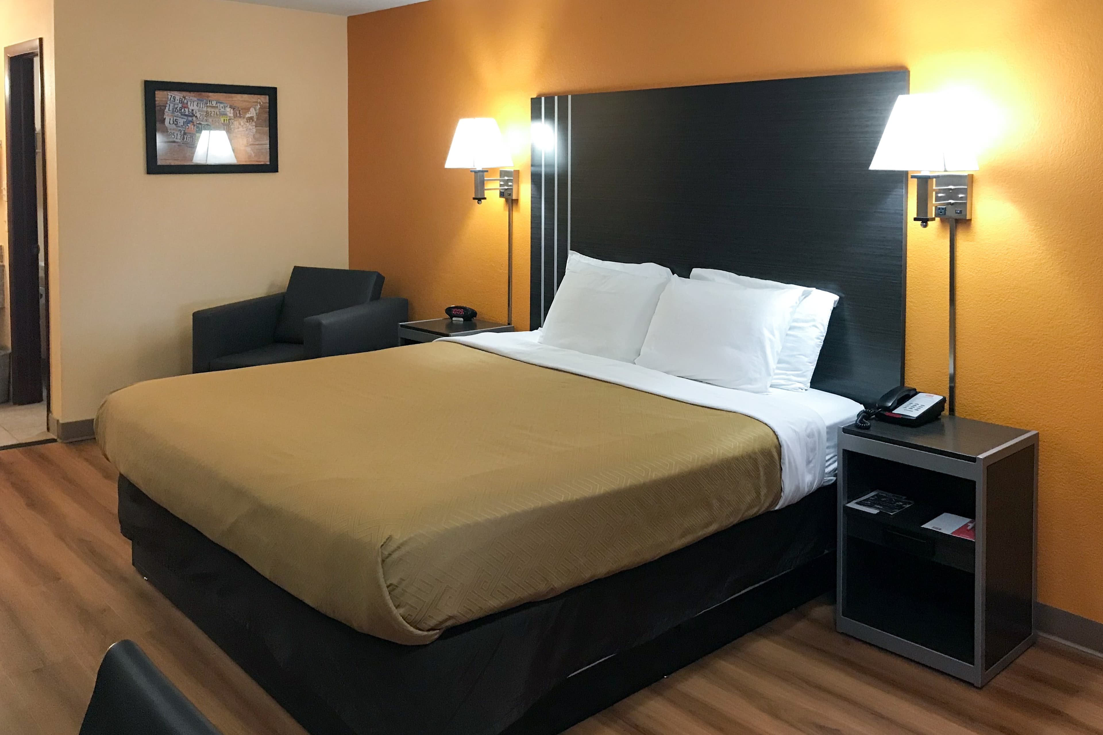 Econo Lodge Purcell - Image 2