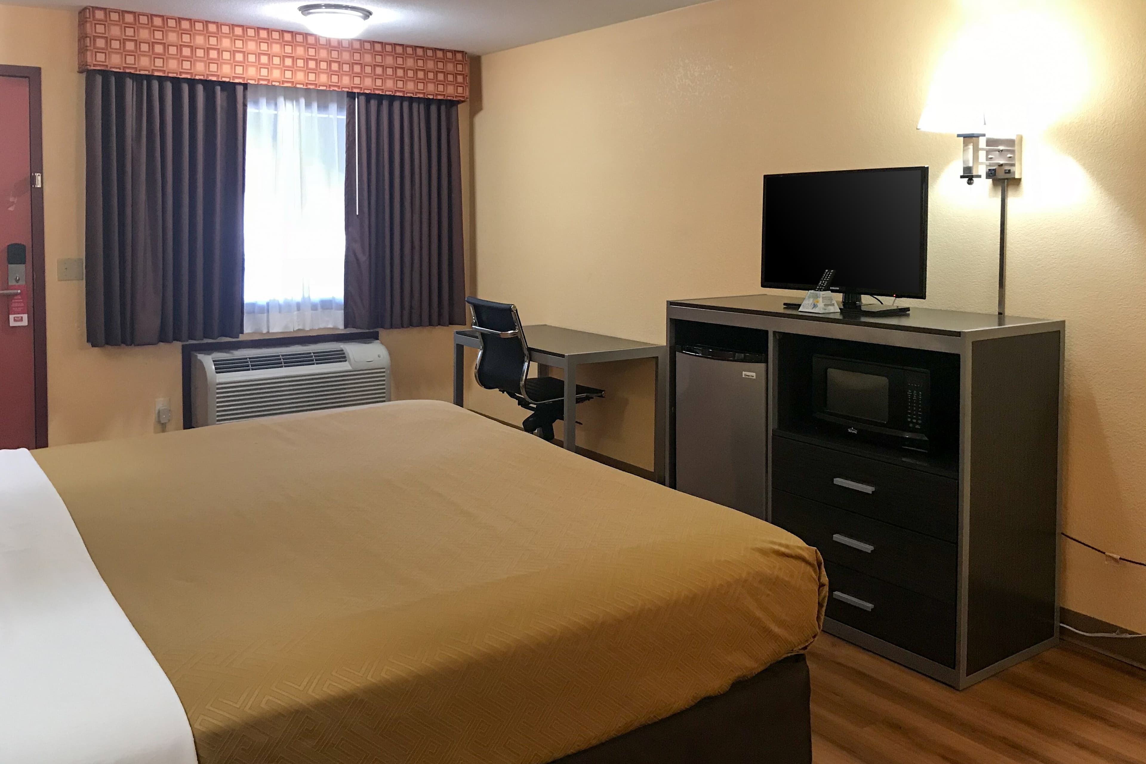 Econo Lodge Purcell - Image 3