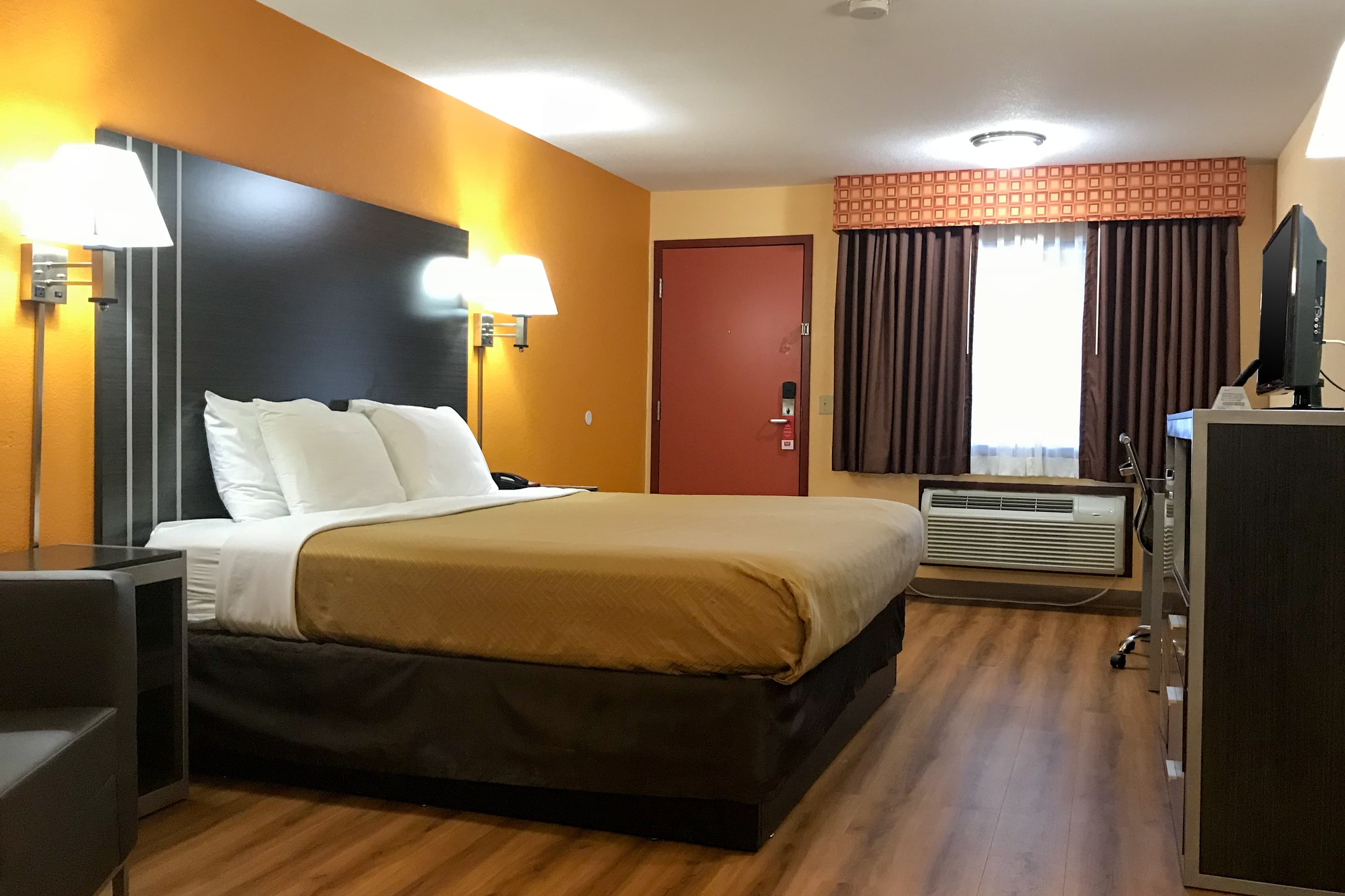 Econo Lodge Purcell - Image 4
