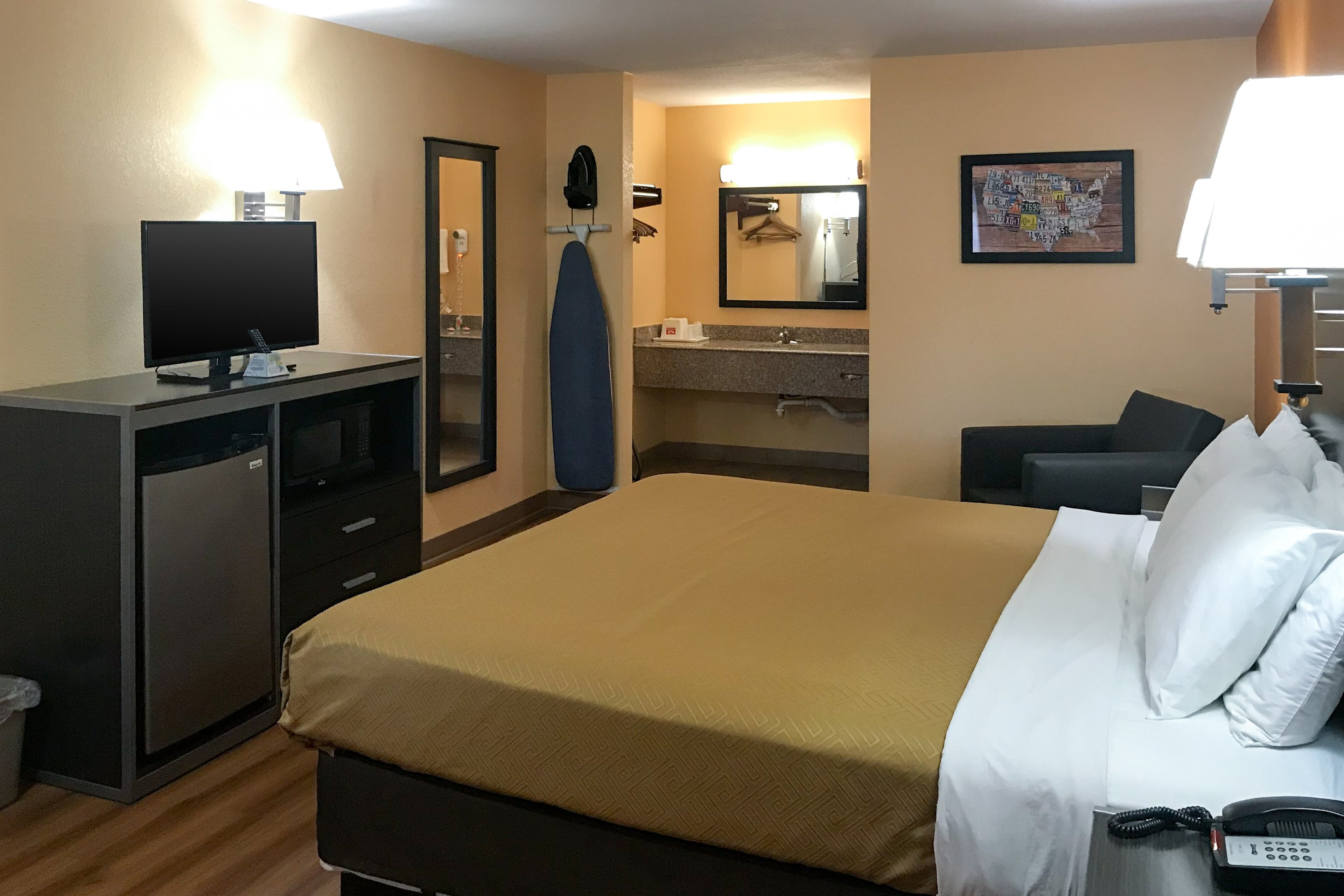 Econo Lodge Purcell - Image 5