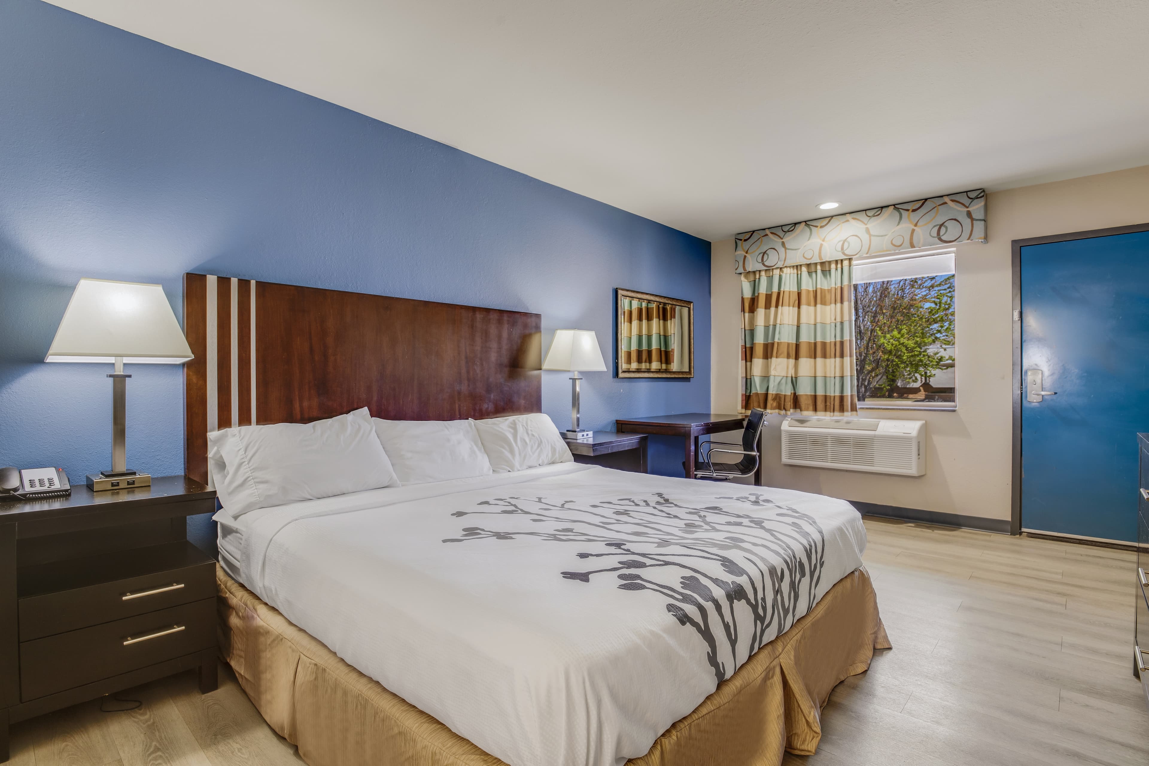 Econo Lodge Inn & Suites Enid South — 10