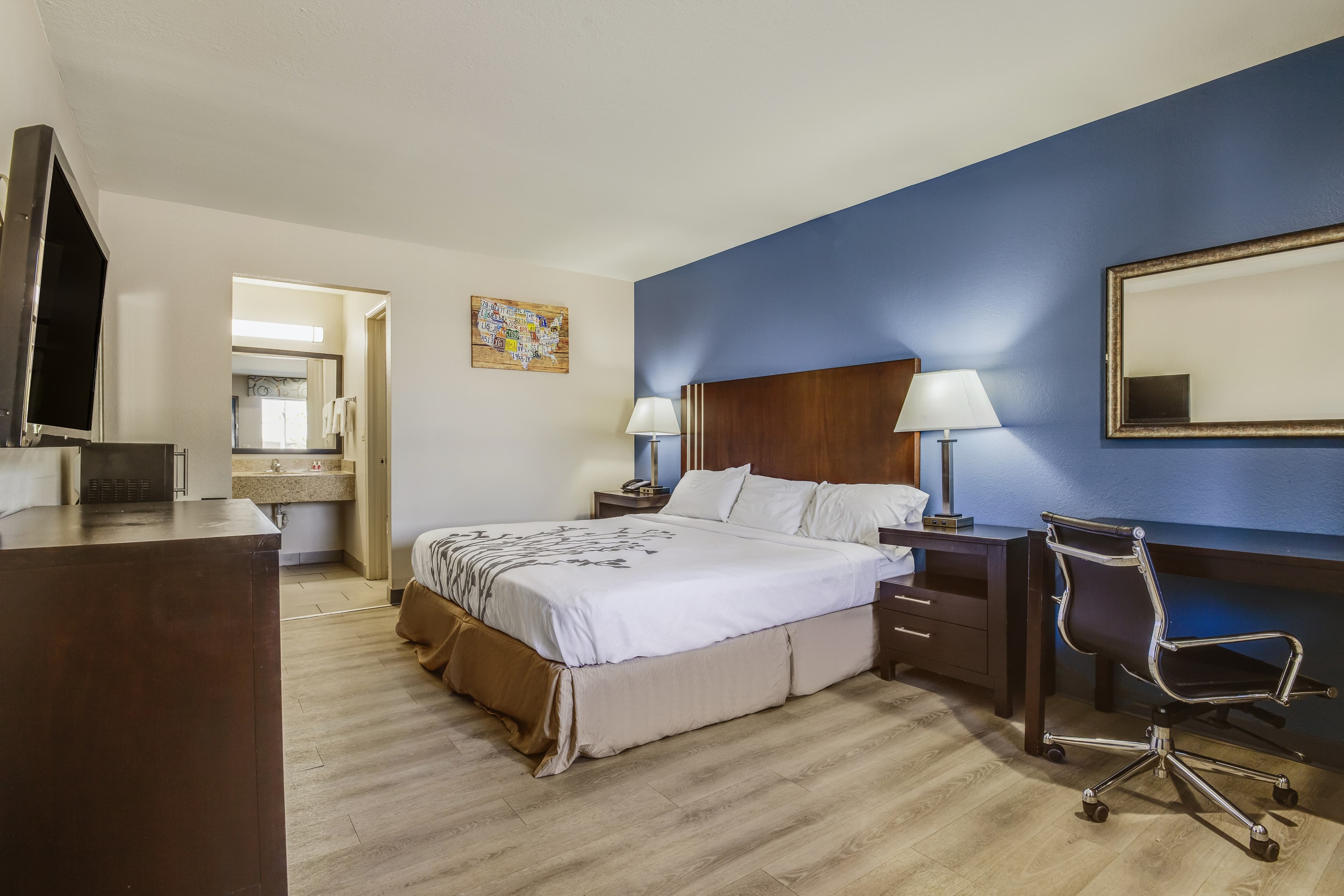 Econo Lodge Inn & Suites Enid South — 12