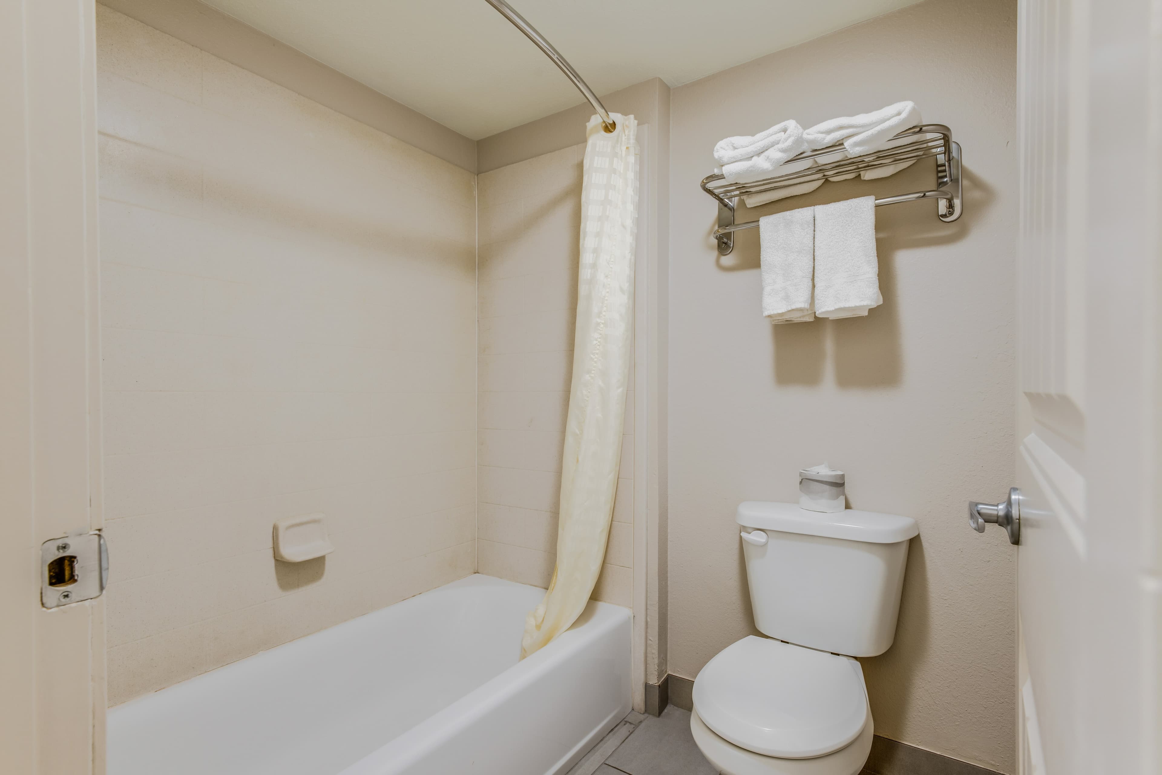 Econo Lodge Inn & Suites Enid South - Image 4