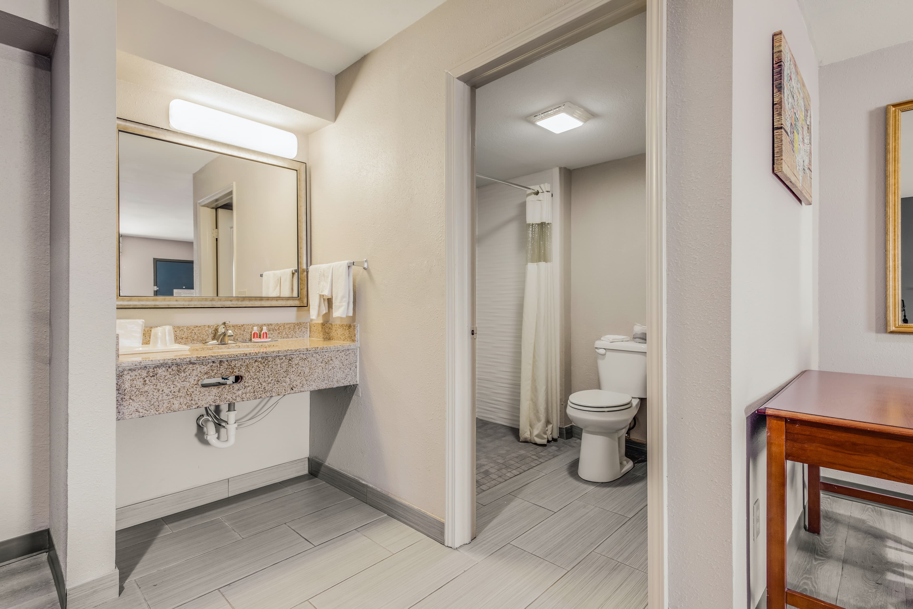 Econo Lodge Inn & Suites Enid South — 7