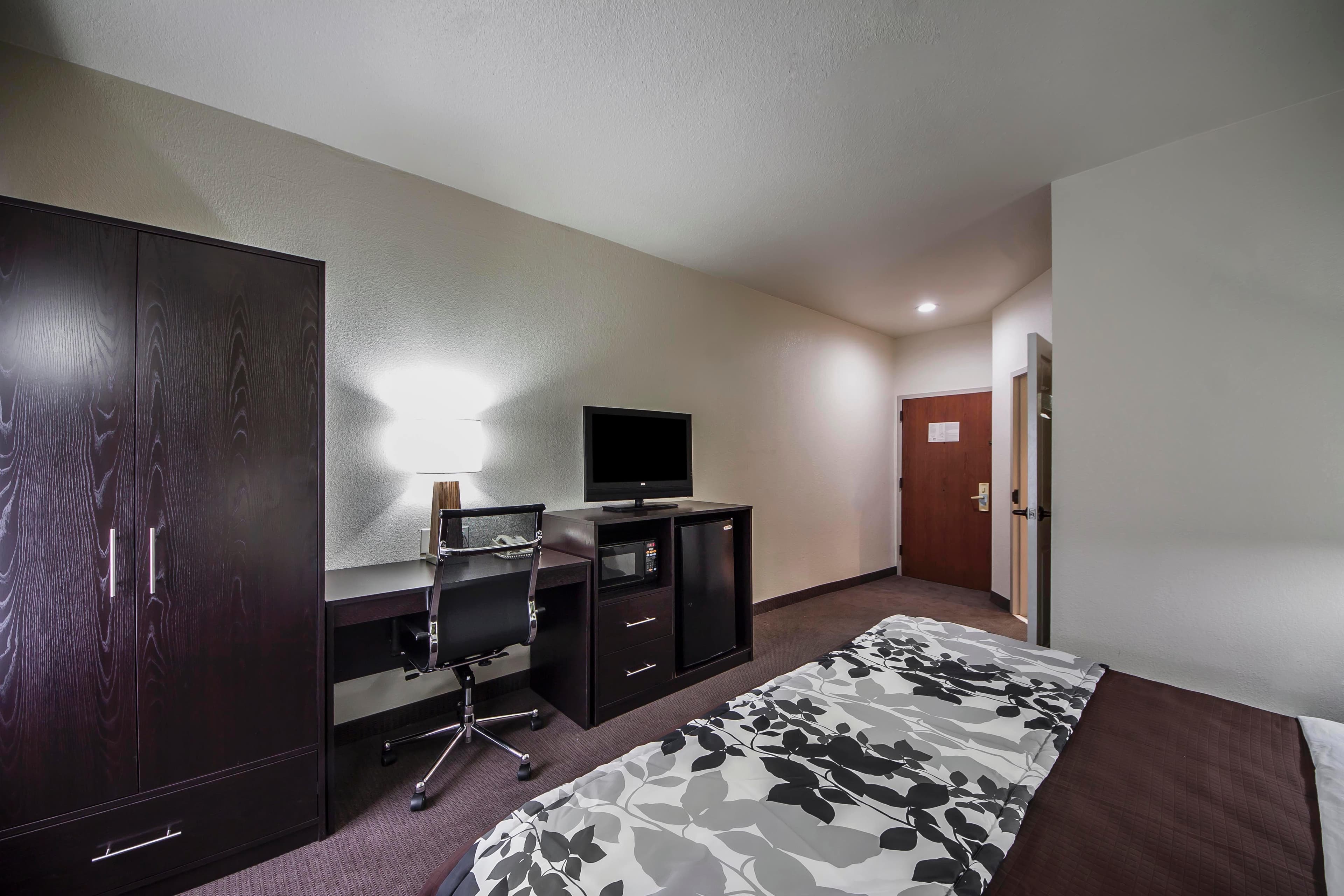 Sleep Inn & Suites Tulsa Central I-44 - Image 4