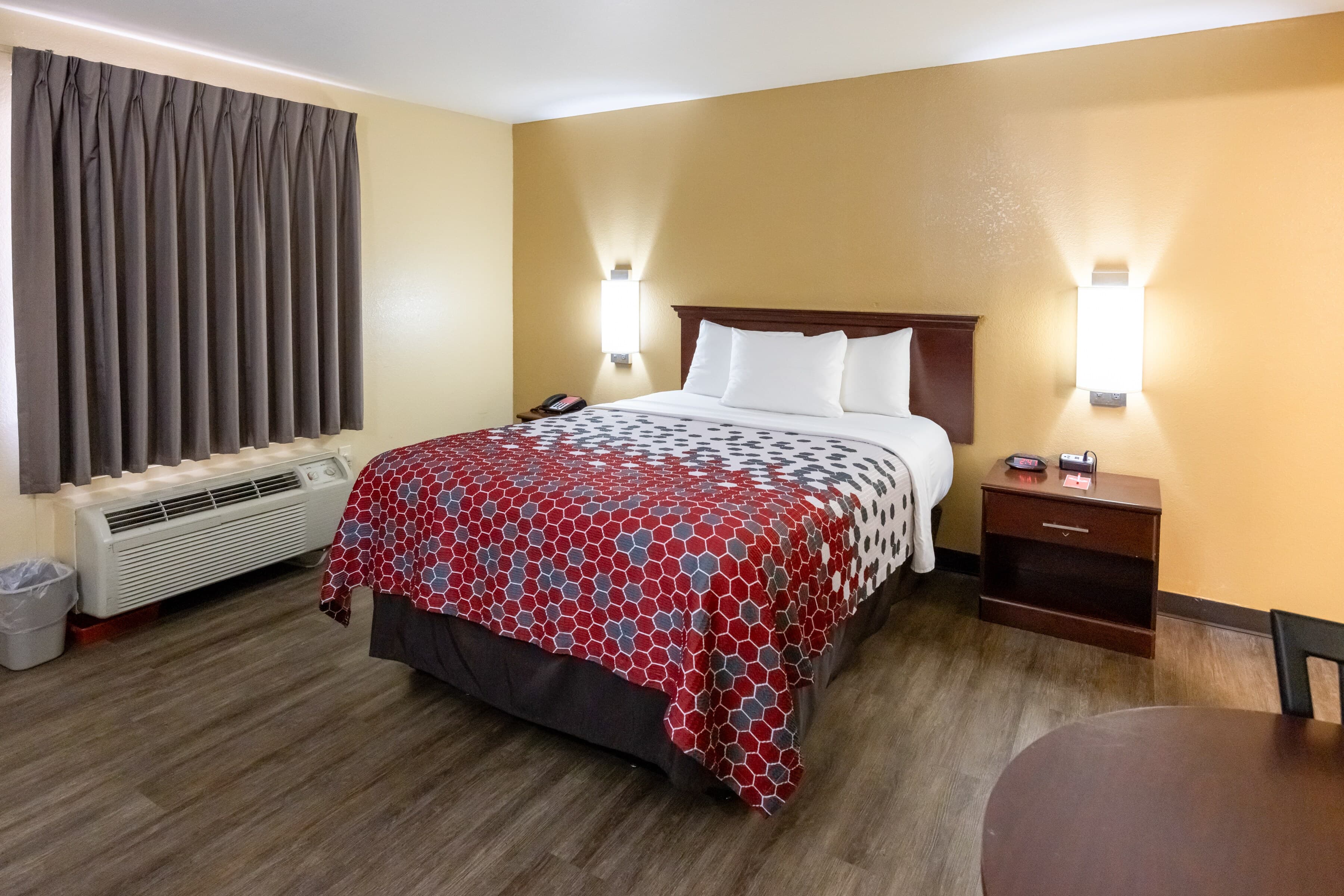 Econo Lodge McAlester - Image 3