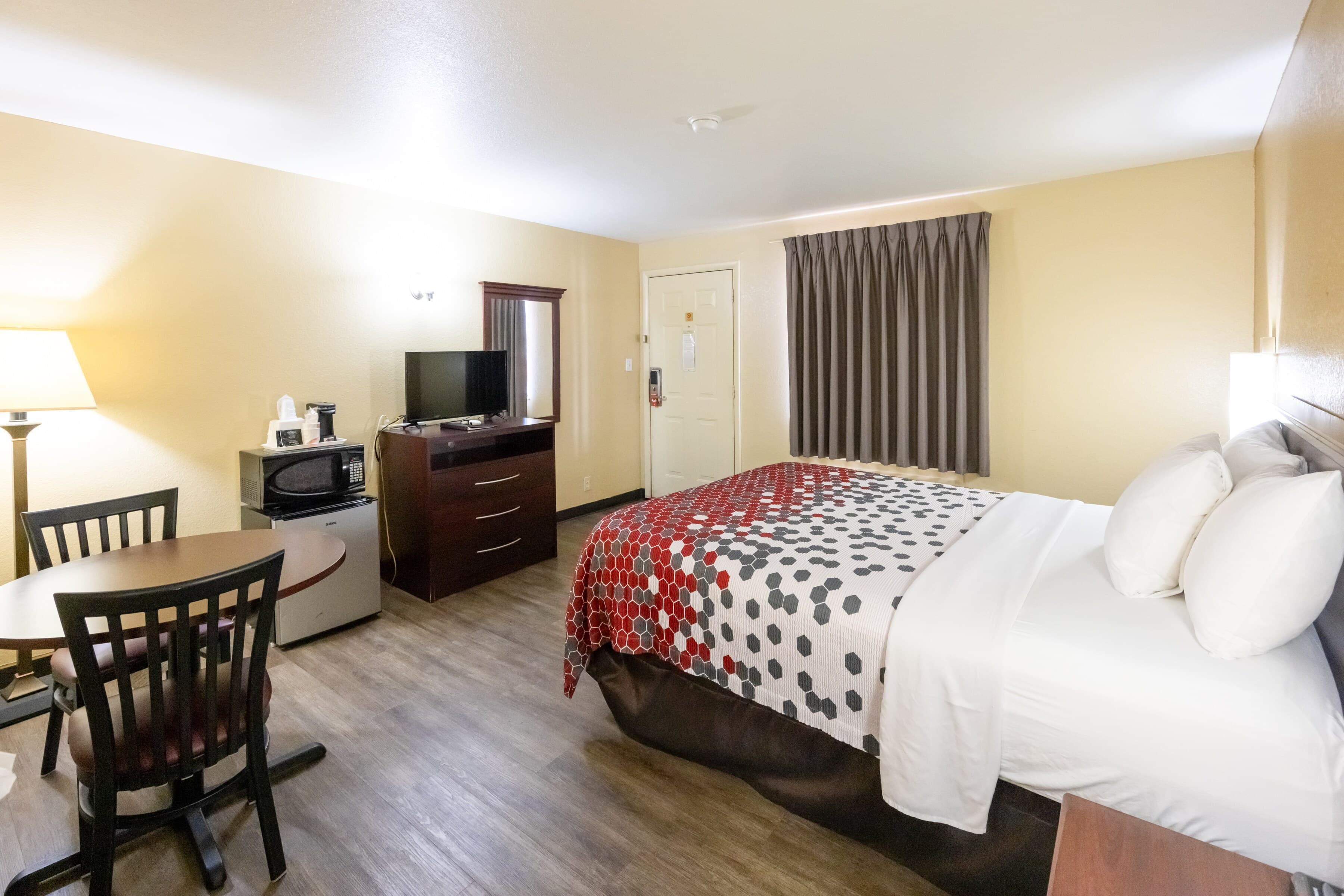 Econo Lodge McAlester - Image 4