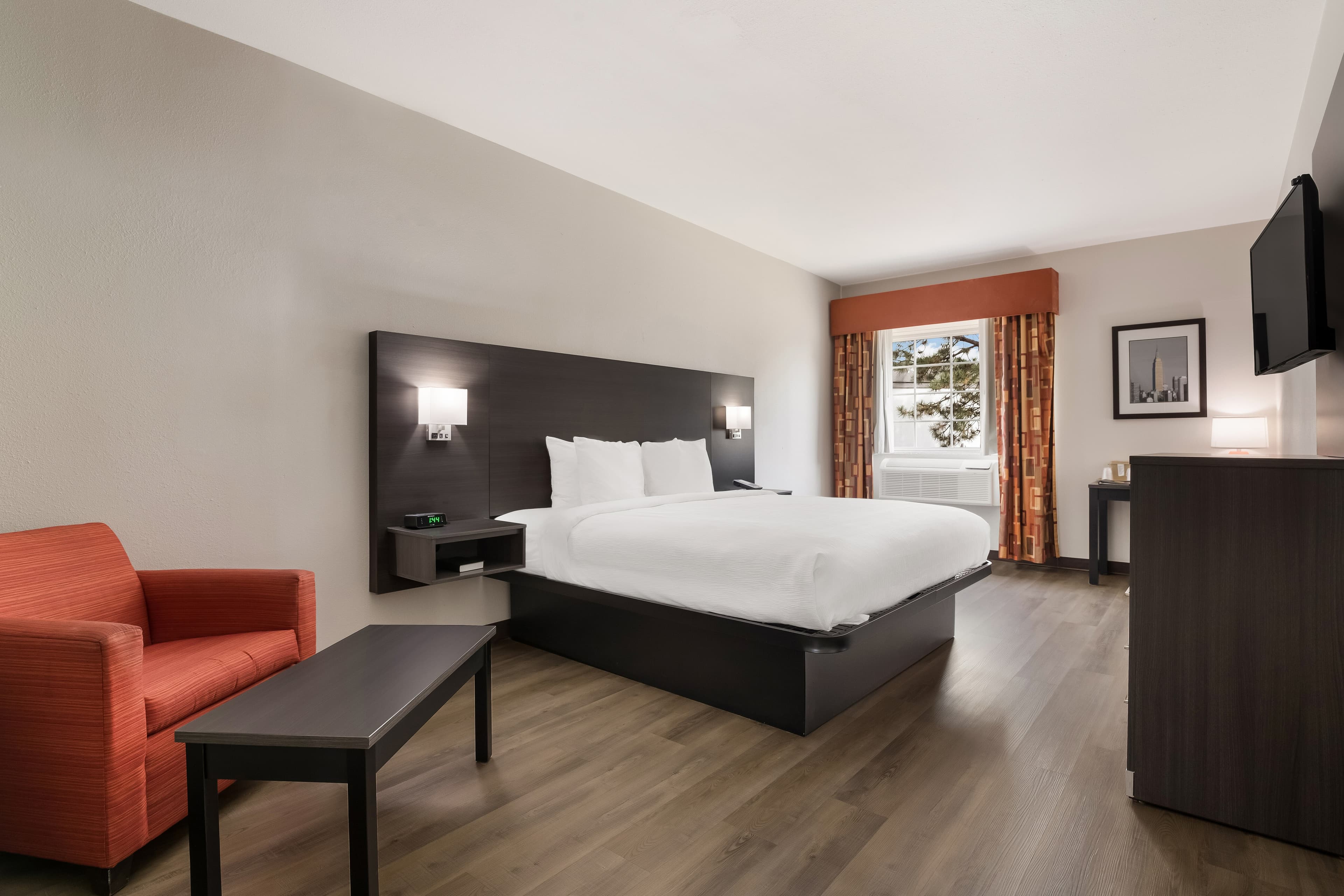Quality Suites Tulsa I-44 - Image 2