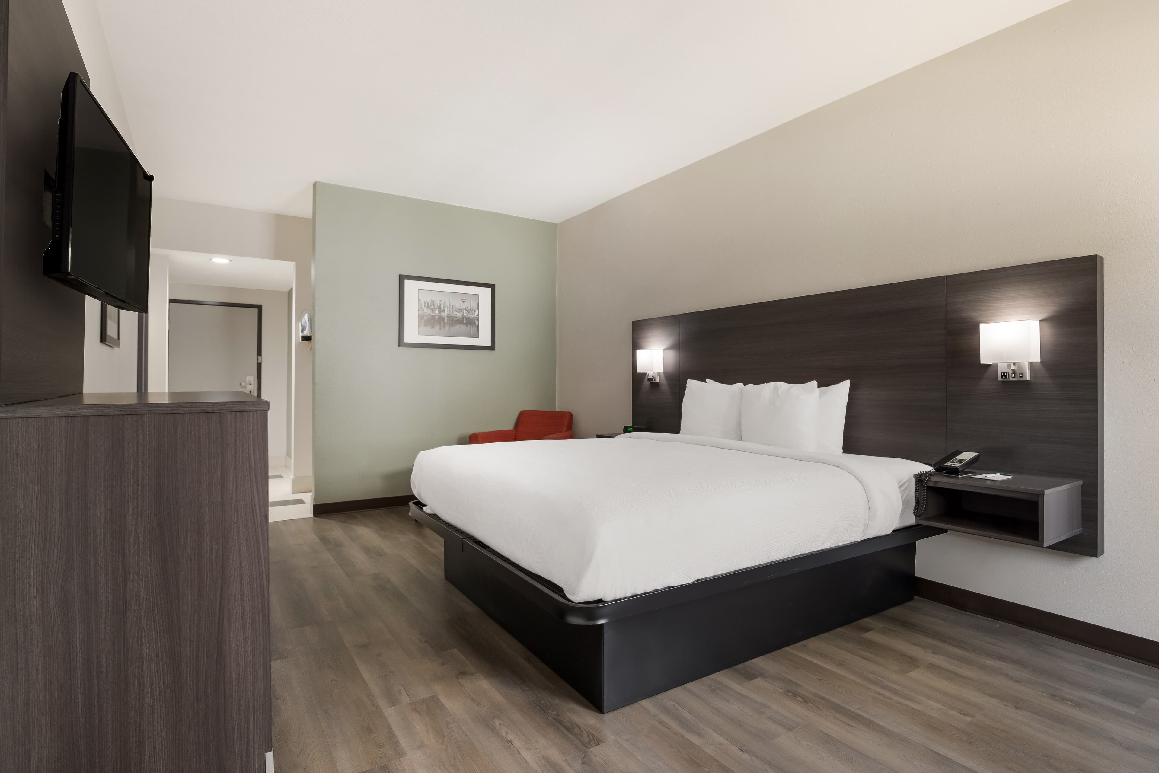 Quality Suites Tulsa I-44 - Image 3