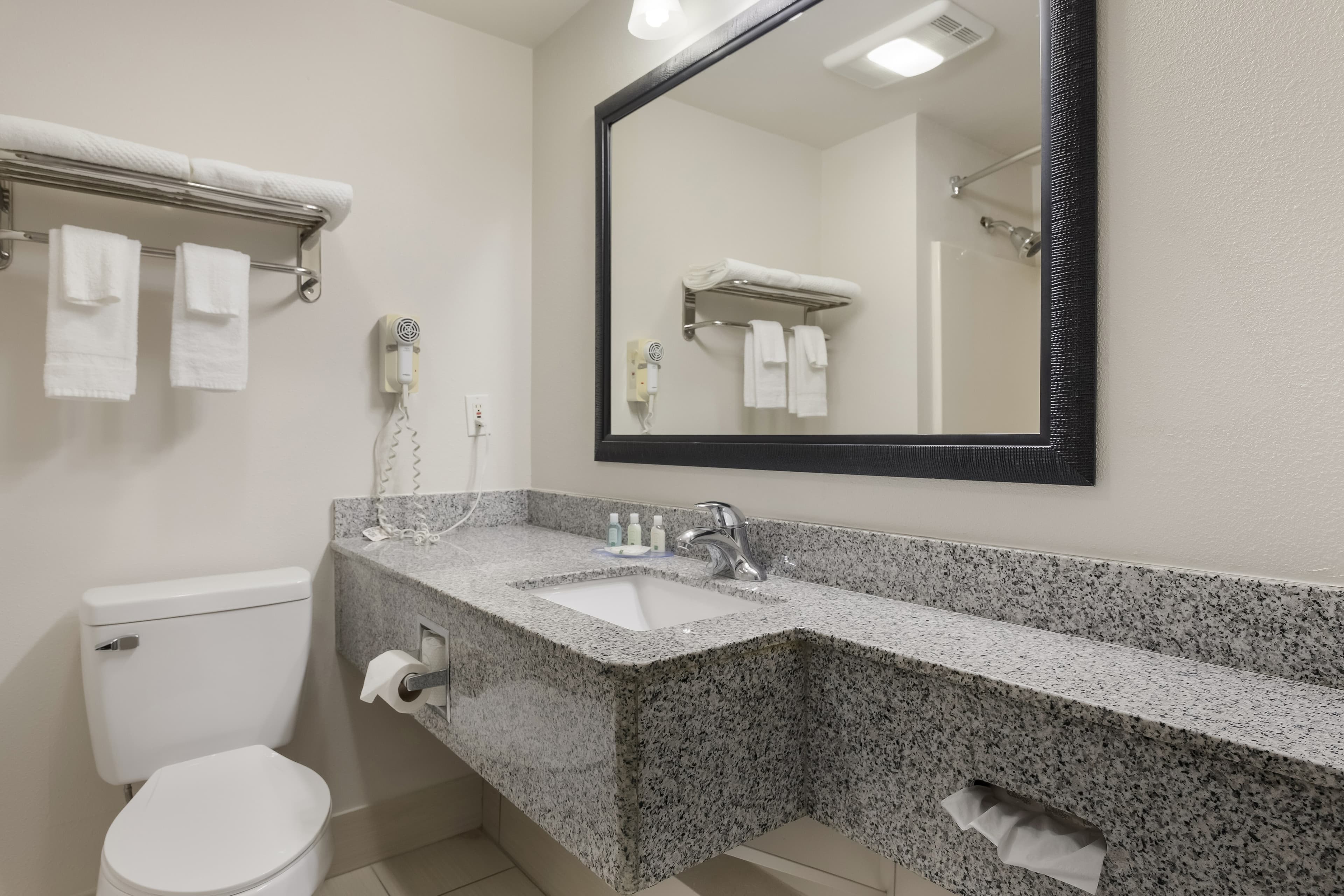 Quality Suites Tulsa I-44 — 9